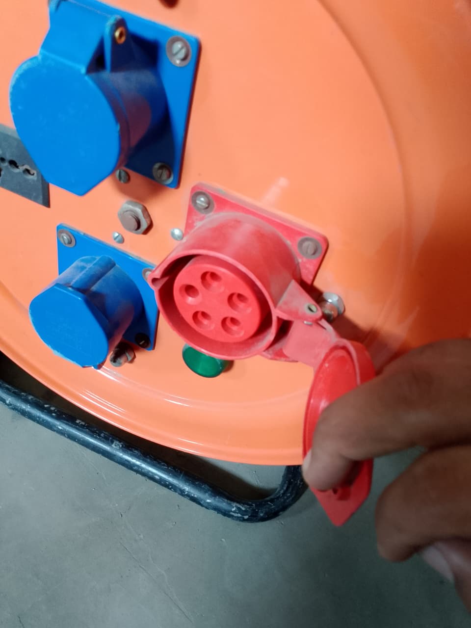 Extention Cable Reel with Circuit Breaker & Socket Outlet Switch in Pakistan thumbnail 6