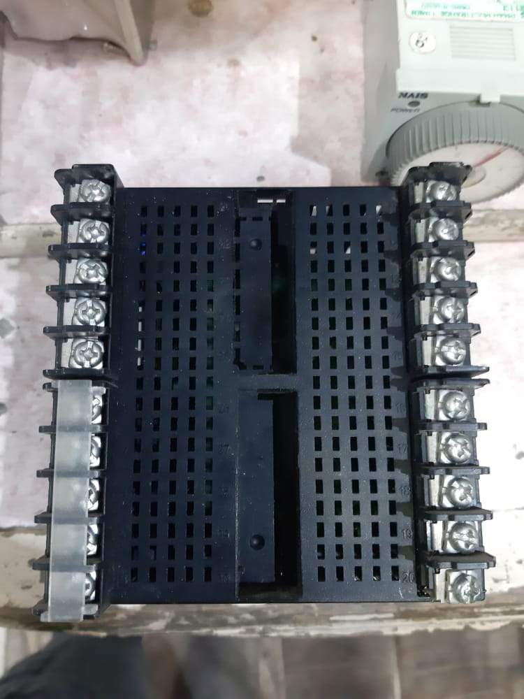 Omron E5AN PID Temperature Controller in Pakistan thumbnail 3