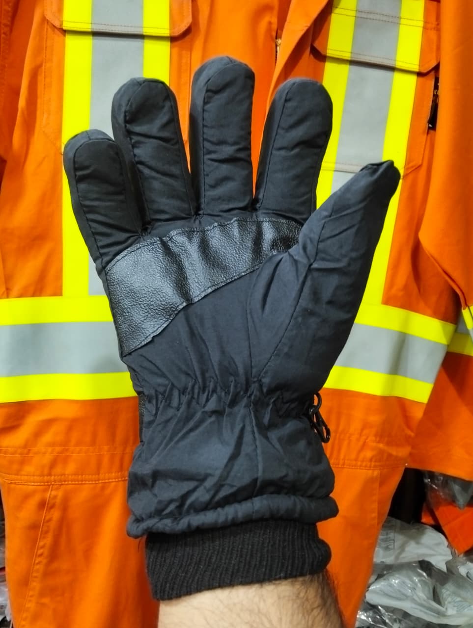 WINTER WORKING GLOVES in Pakistan thumbnail 3