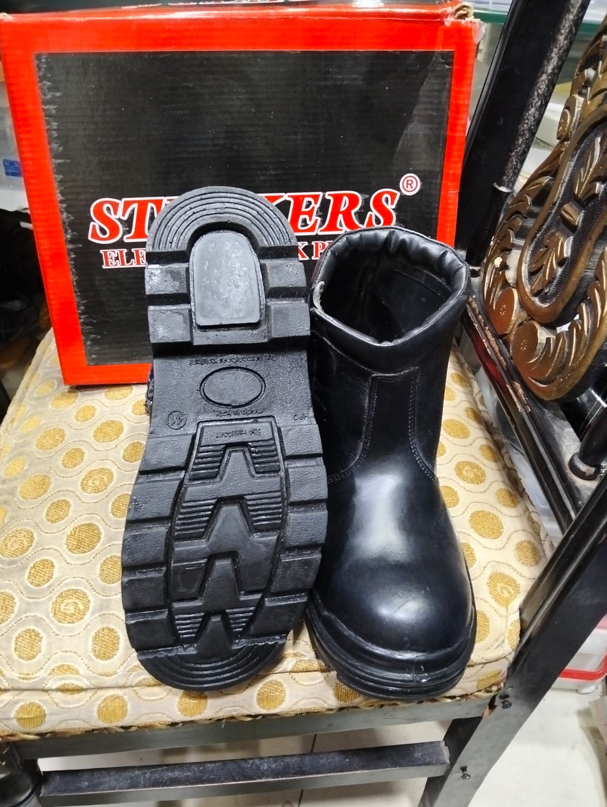 STRIKERS Electric Shock Proof Safety Boots in Pakistan thumbnail 2