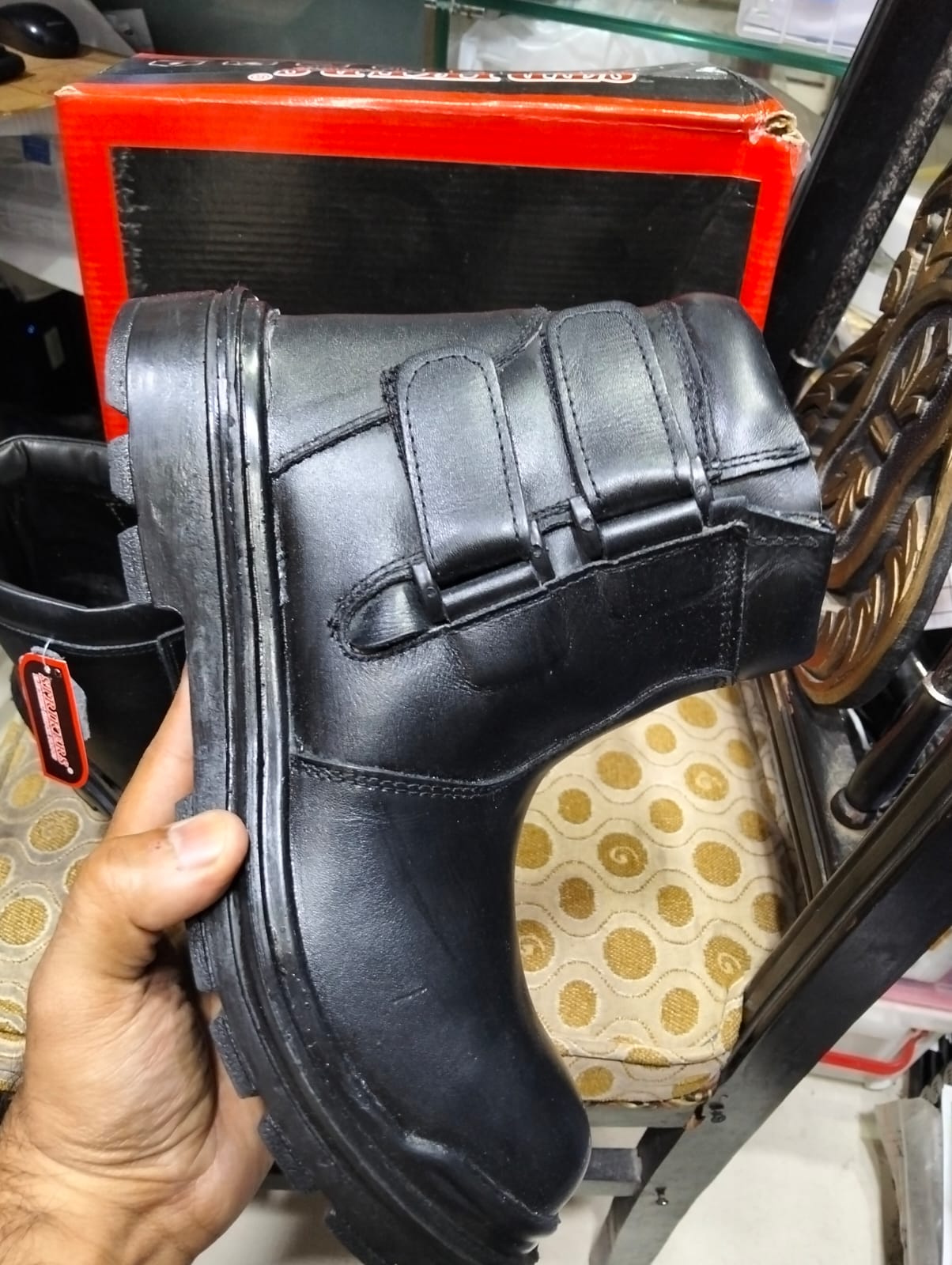 STRIKERS Electric Shock Proof Safety Boots in Pakistan thumbnail 3