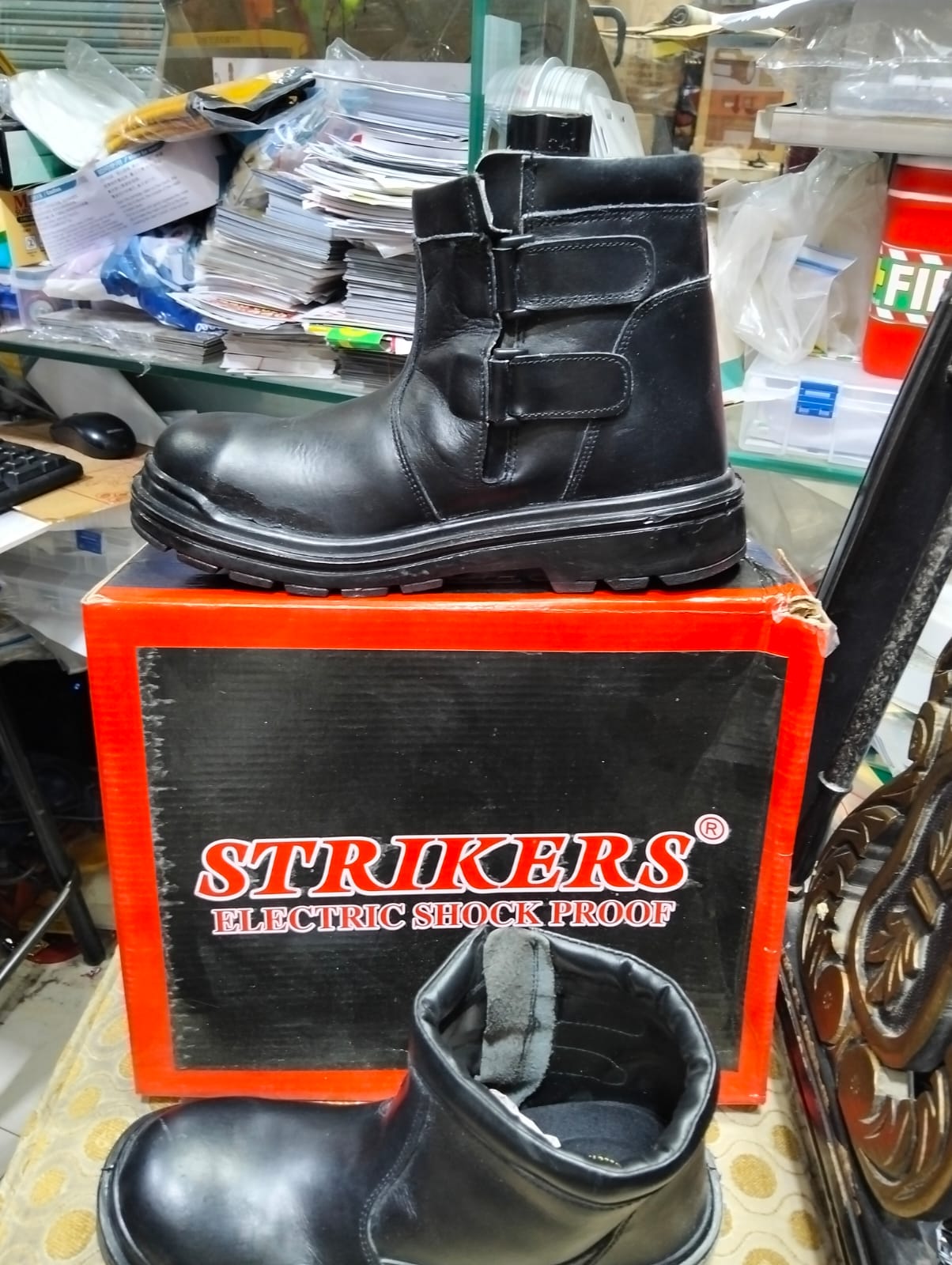 STRIKERS Electric Shock Proof Safety Boots in Pakistan thumbnail 4