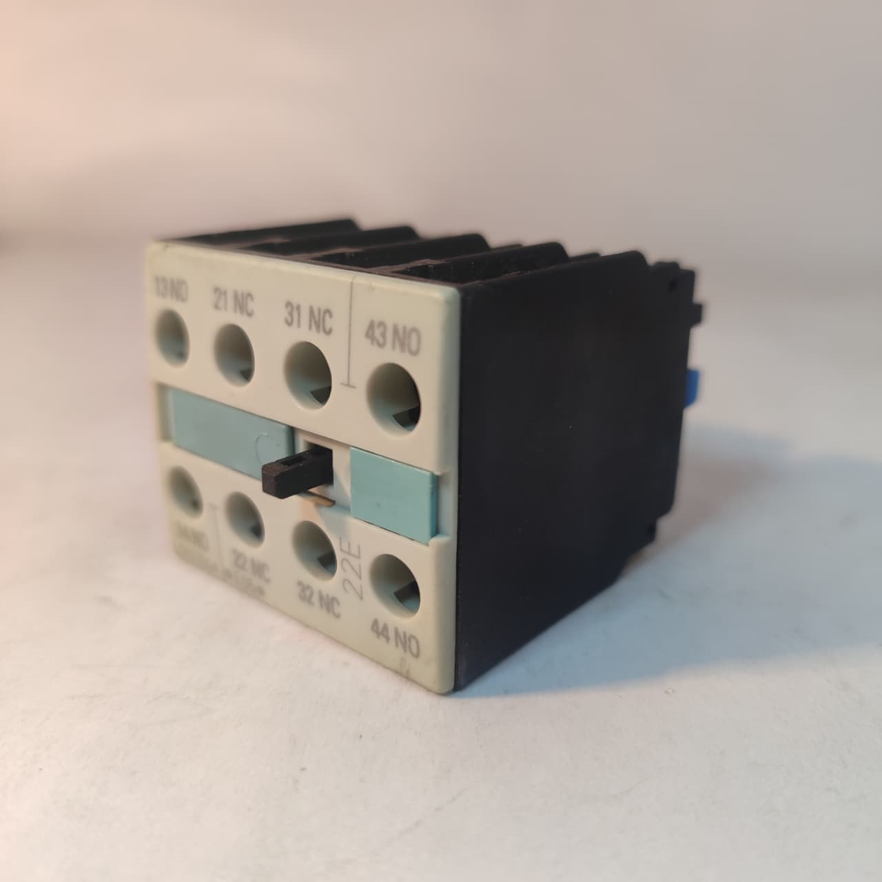 SIEMENS 3RH1921-1HA22 Auxiliary Switch Block Contactor in Pakistan thumbnail 5