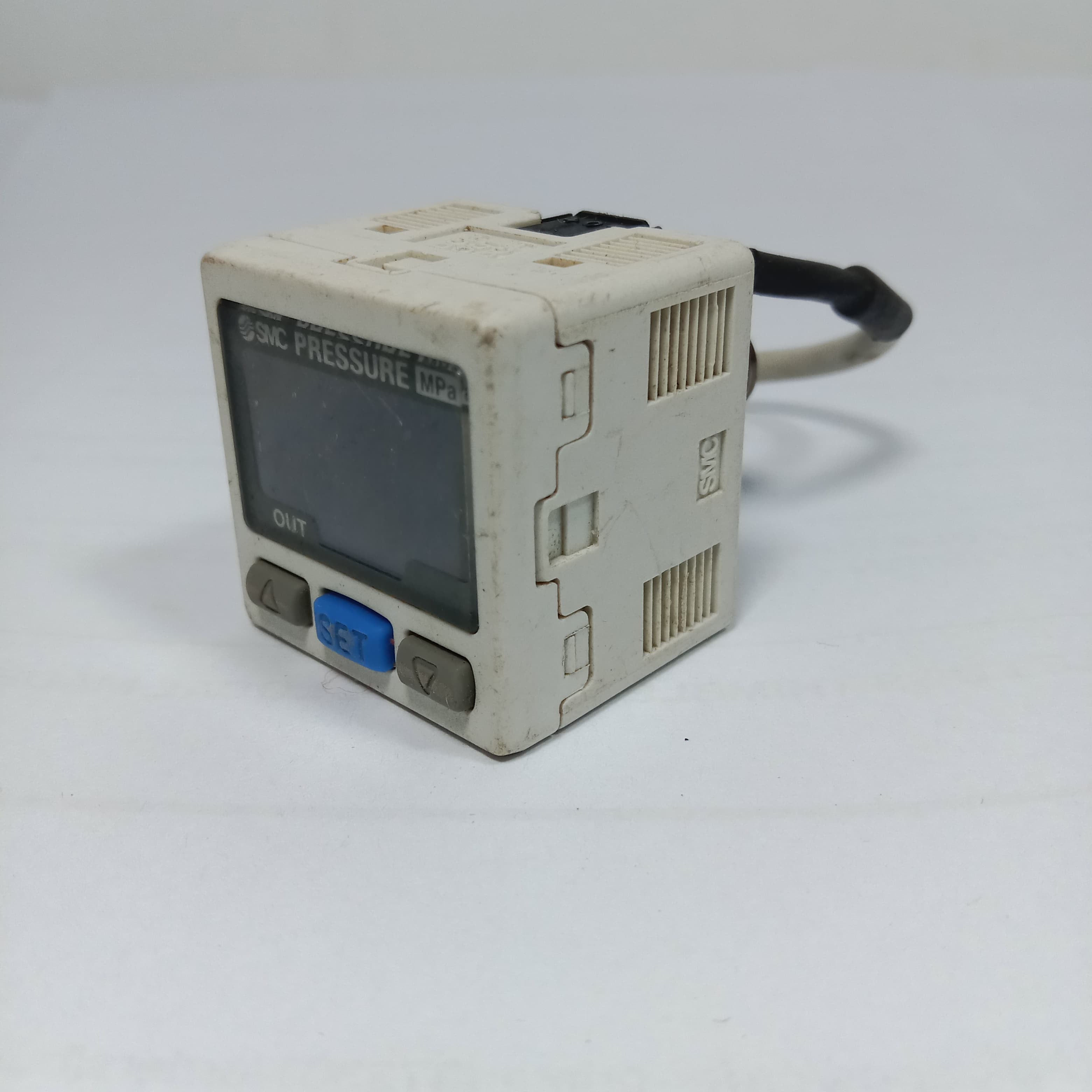 SMC ISE30-01-28 MPa Digital Pressure Switch (used) in Pakistan thumbnail 5