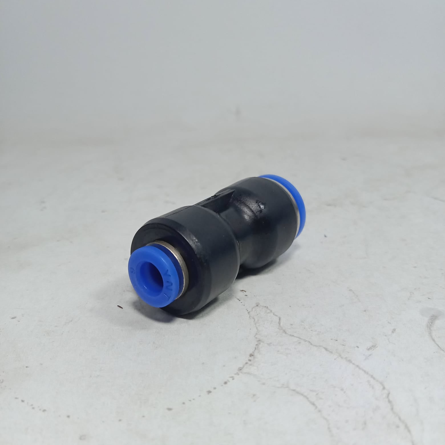Pneumatic Reduced Union Connector 12×6 mm in Pakistan