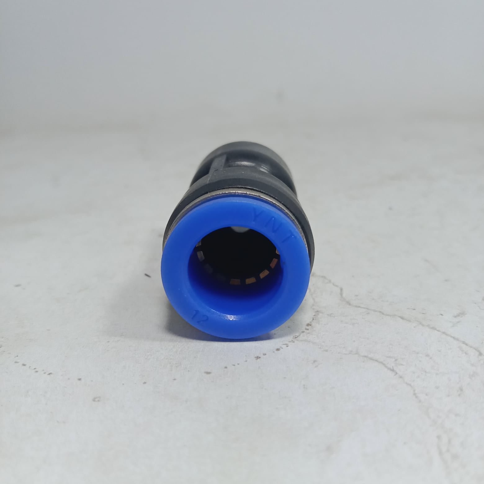 Pneumatic Reduced Union Connector 12×6 mm in Pakistan thumbnail 2