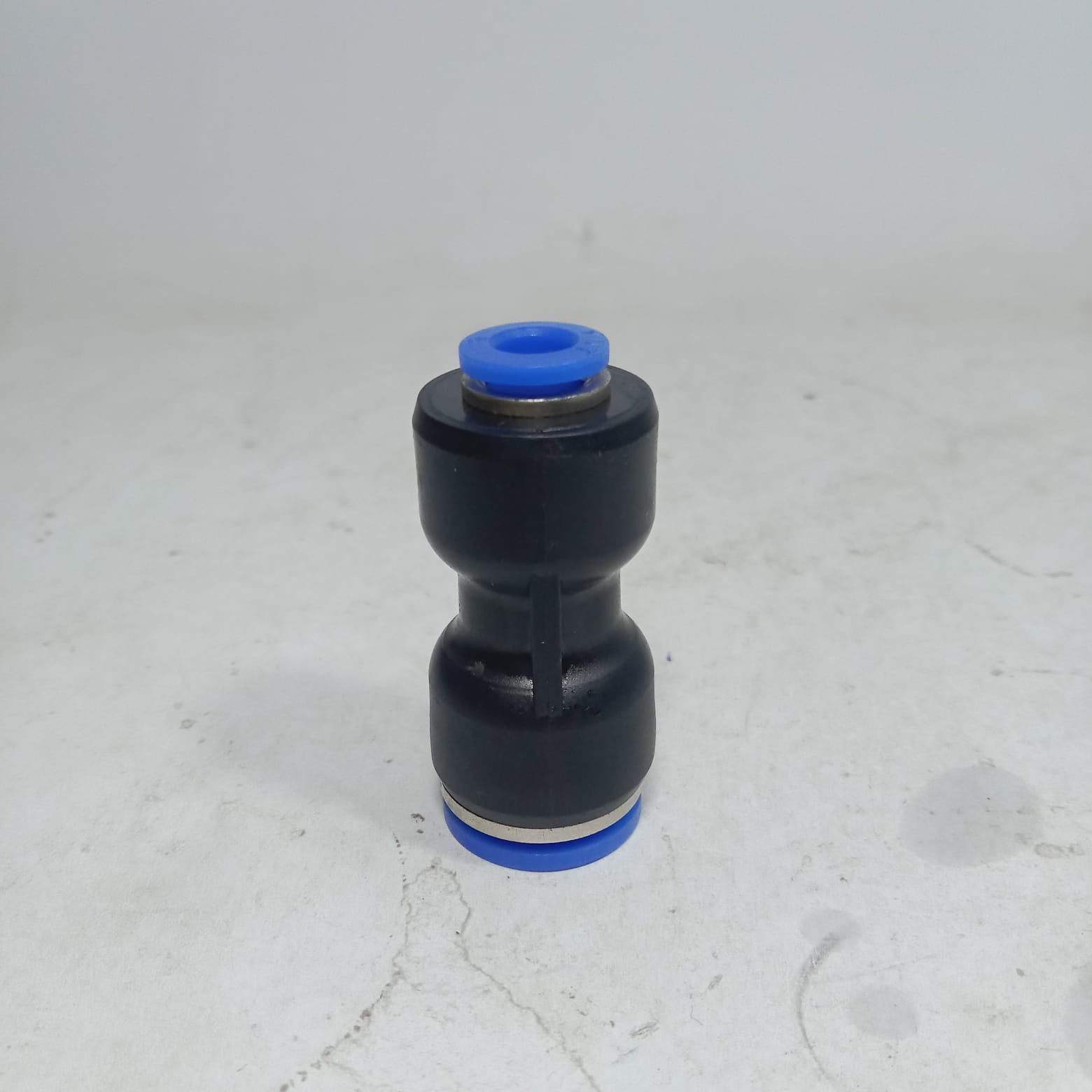 Pneumatic Reduced Union Connector 12×6 mm in Pakistan thumbnail 3