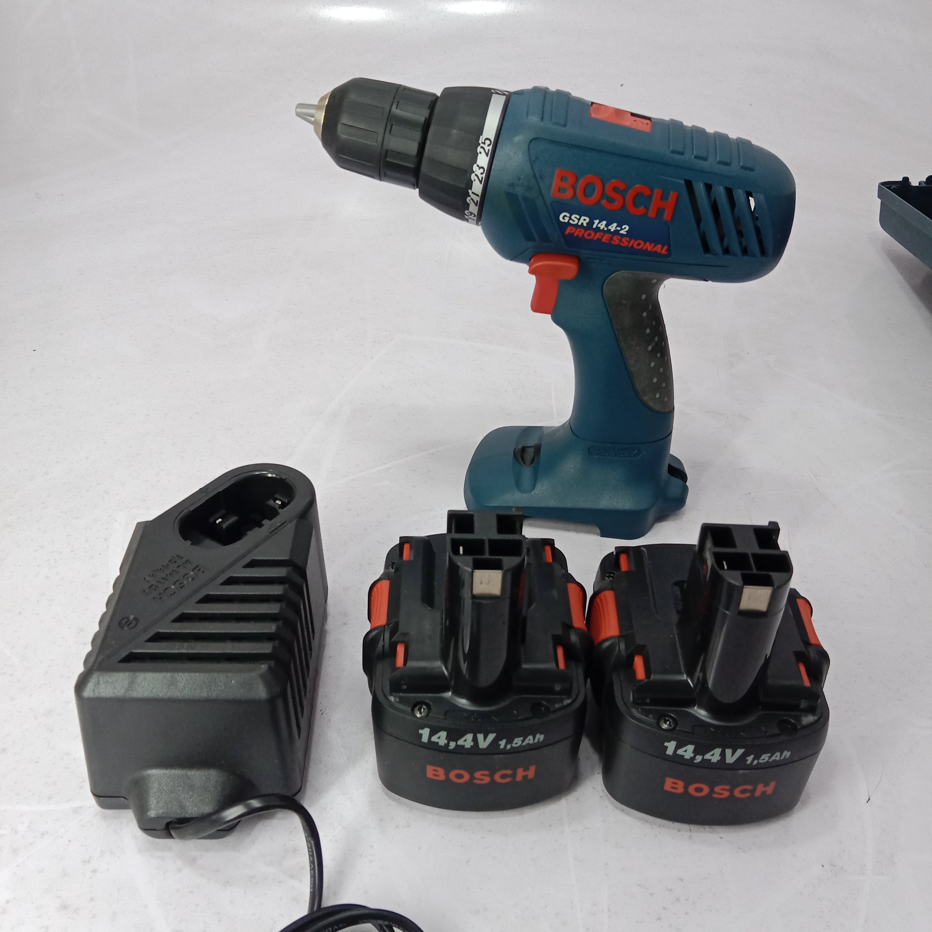 BOSCH GSR 14.4-2 Professional Drill Machine Used in fresh condition in Pakisttan thumbnail 2