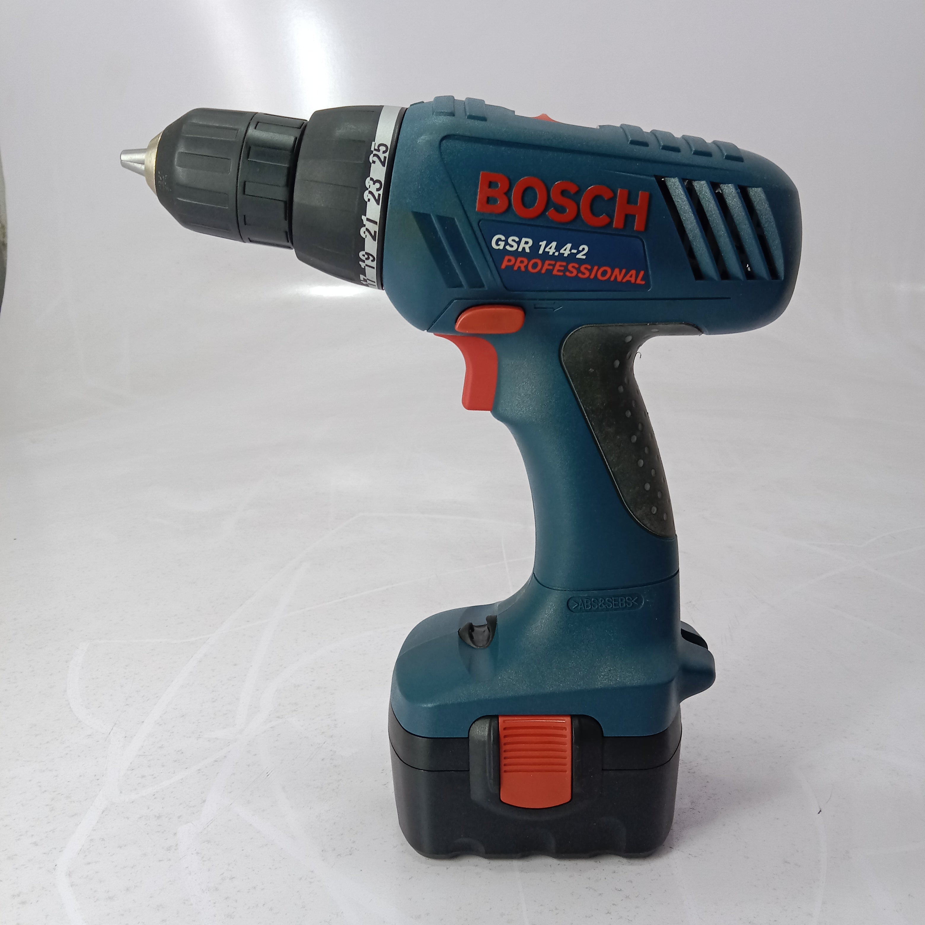 BOSCH GSR 14.4-2 Professional Drill Machine Used in fresh condition in Pakisttan thumbnail 6