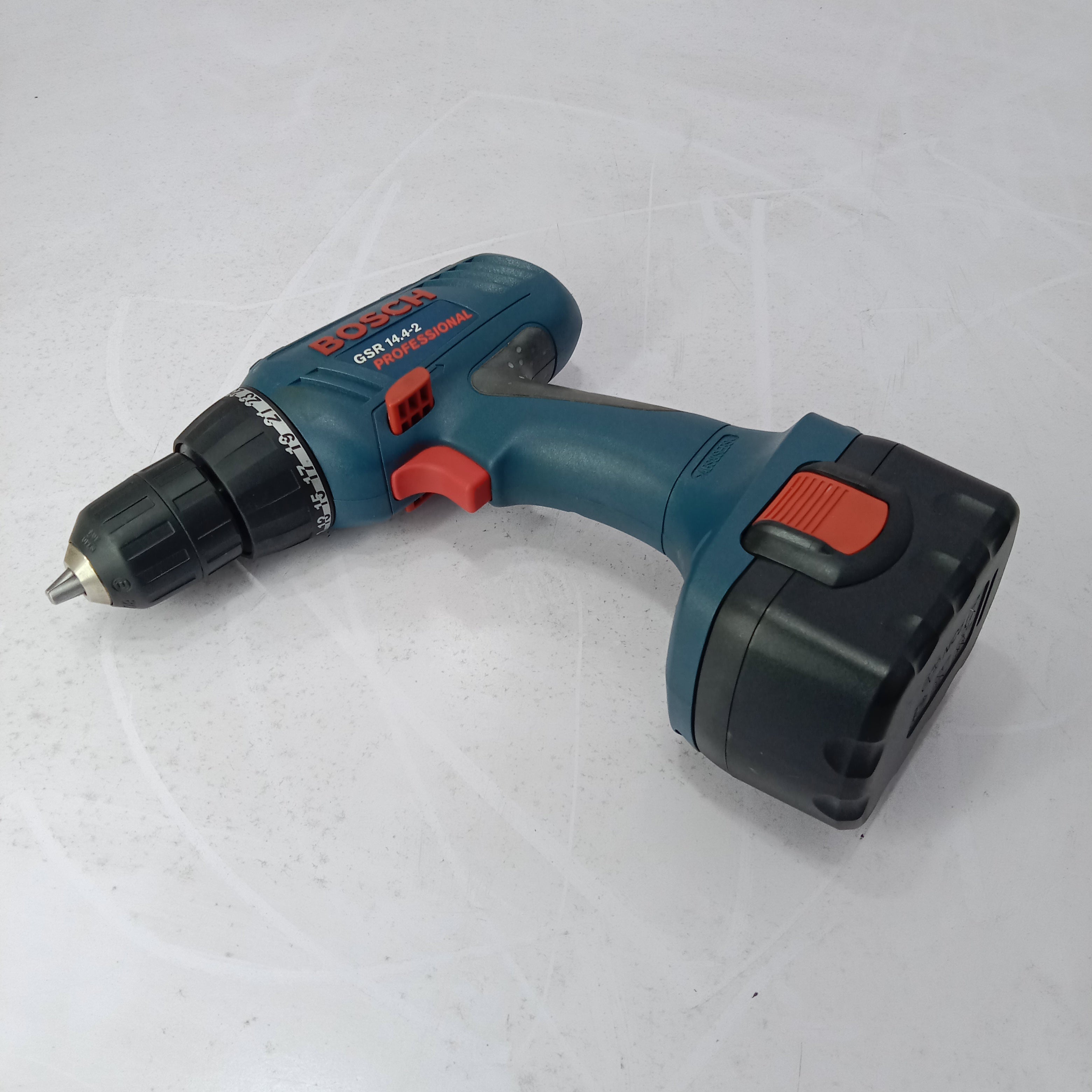 BOSCH GSR 14.4-2 Professional Drill Machine Used in fresh condition in Pakisttan thumbnail 7