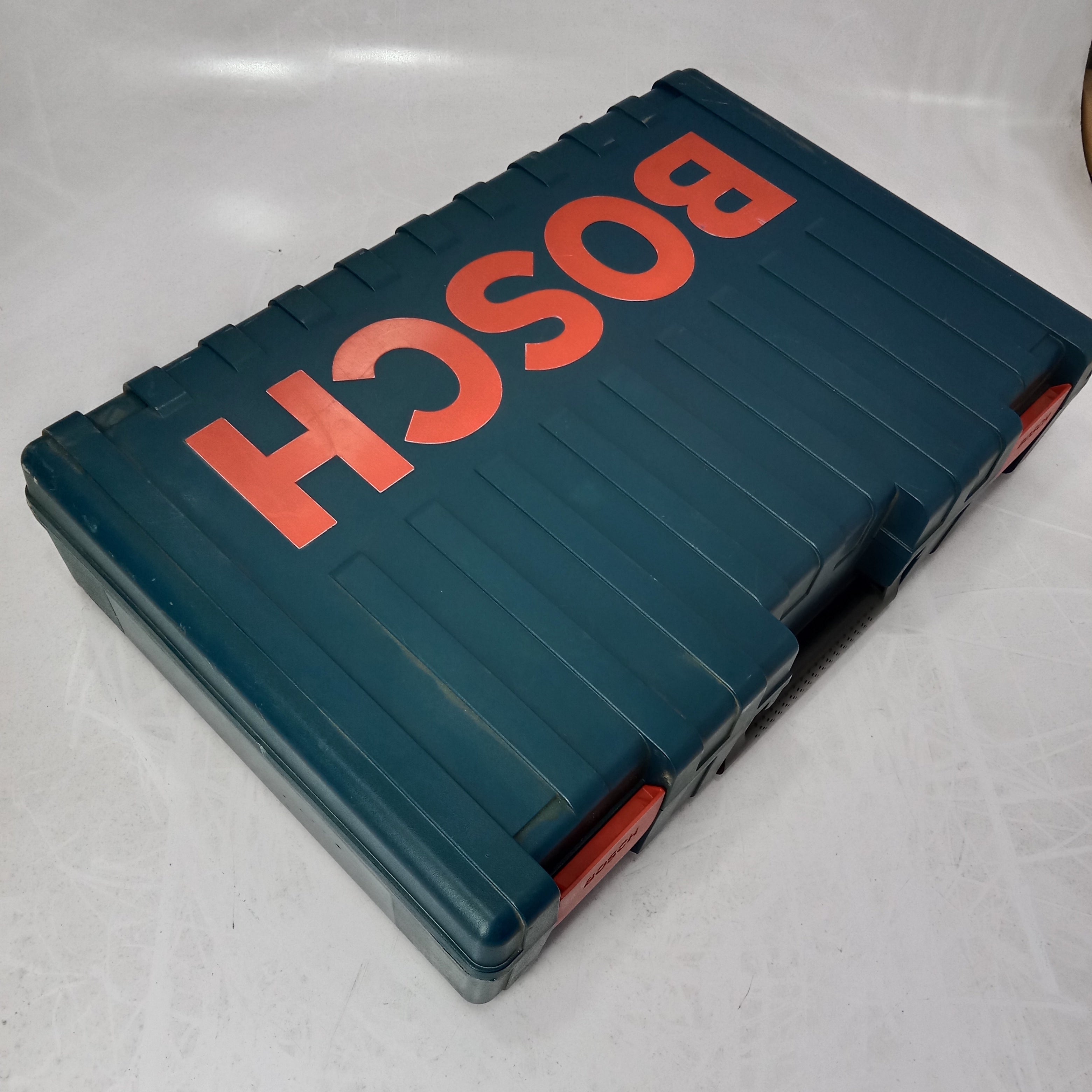 BOSCH GSH 11E Professional Drill Hammer Machine Used in fresh condition in Pakistan thumbnail 3