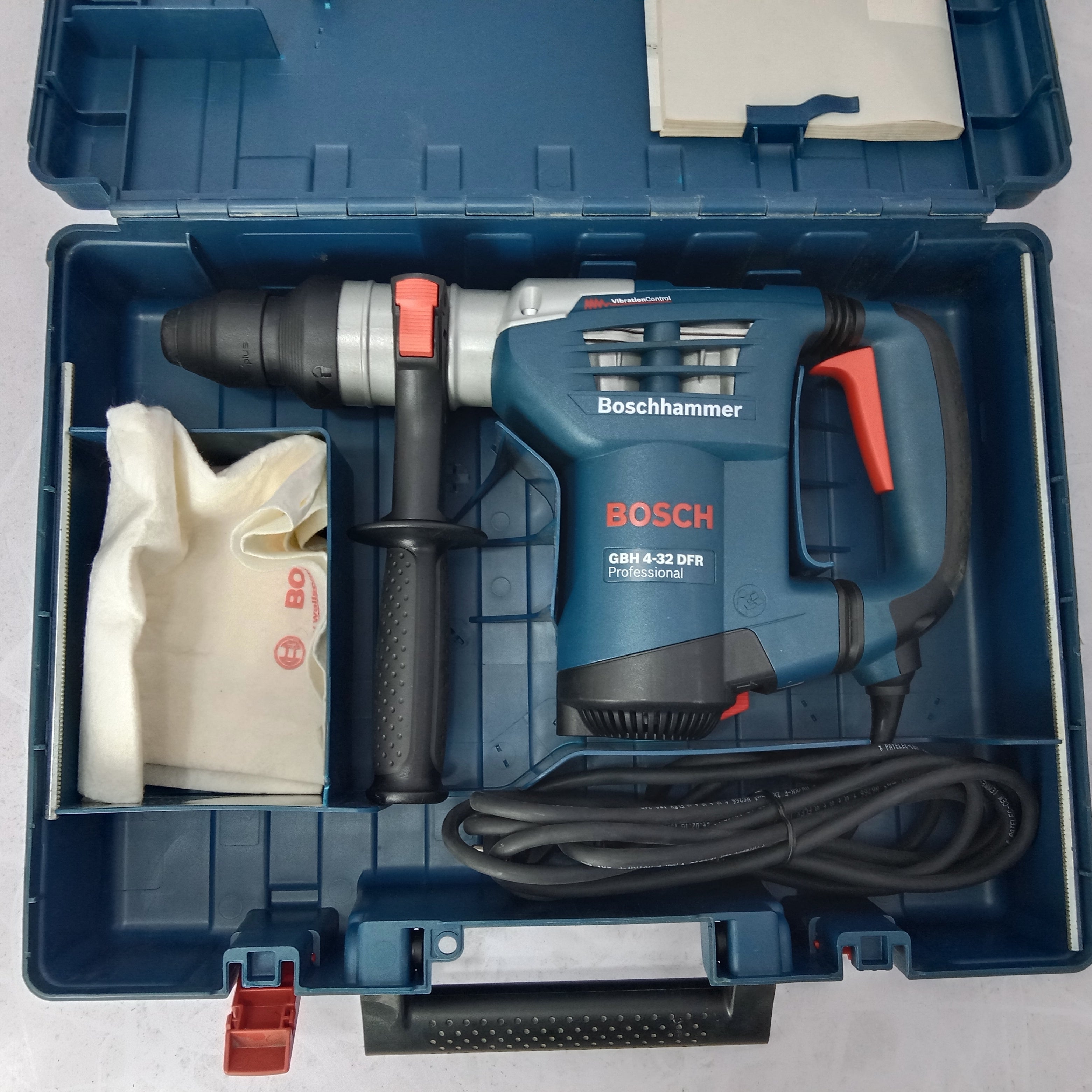 BOSCH GBH 4-32 DFR Professional Drill Hammer Machine Used in fresh condition in Pakistan