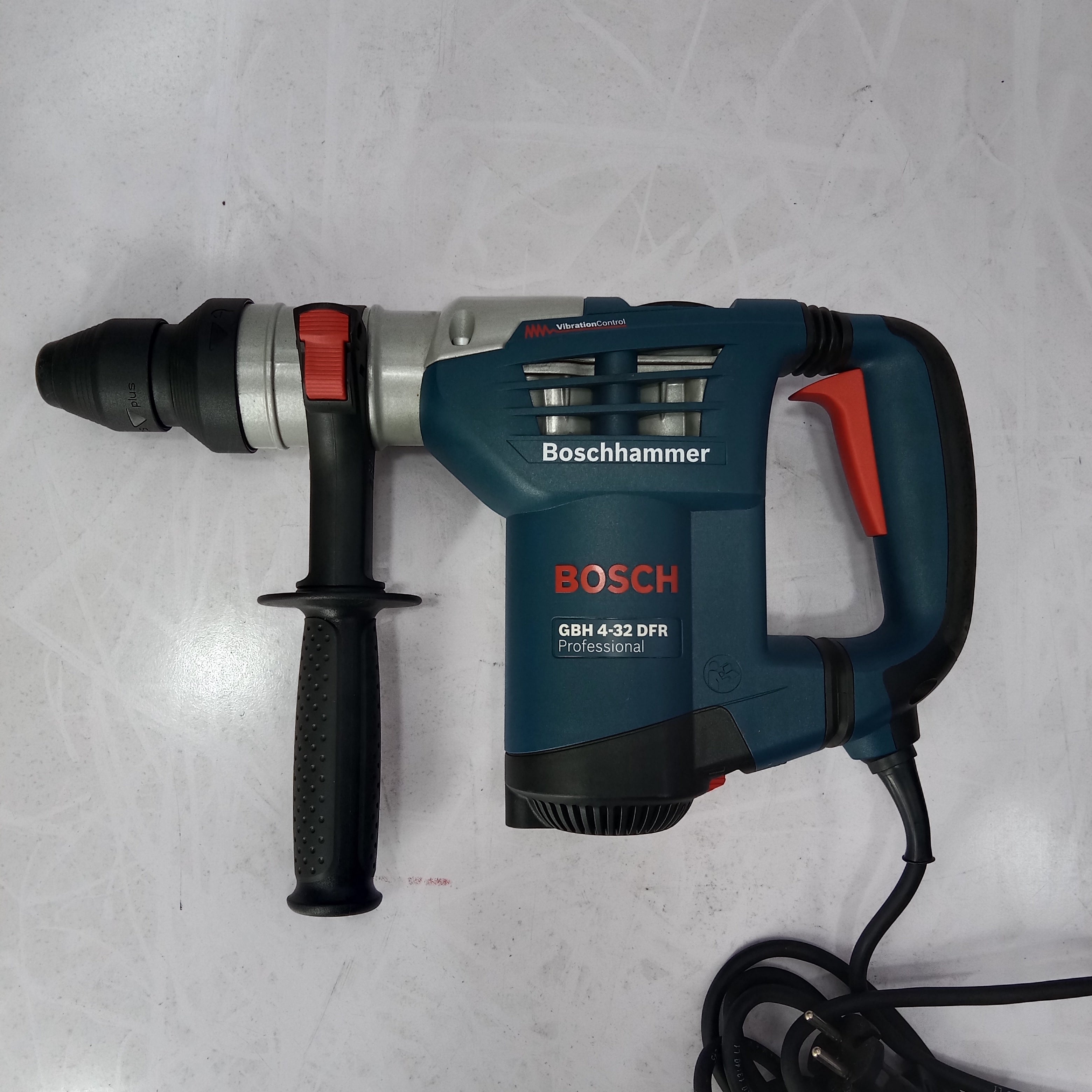 BOSCH GBH 4-32 DFR Professional Drill Hammer Machine Used in fresh condition in Pakistan thumbnail 3