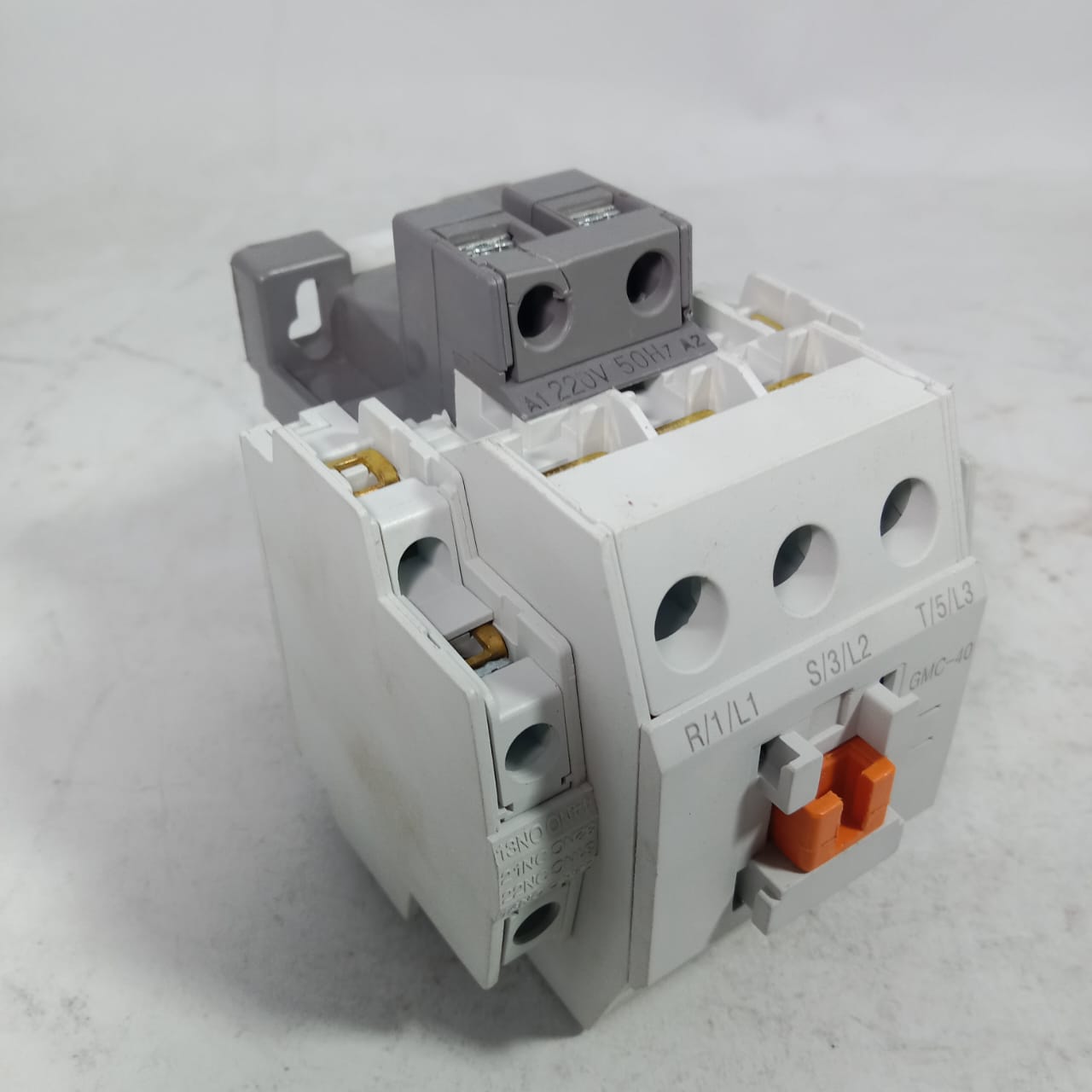 LS GMC-40 3-Pole MAGNETIC CONTACTOR in Pakistan thumbnail 2