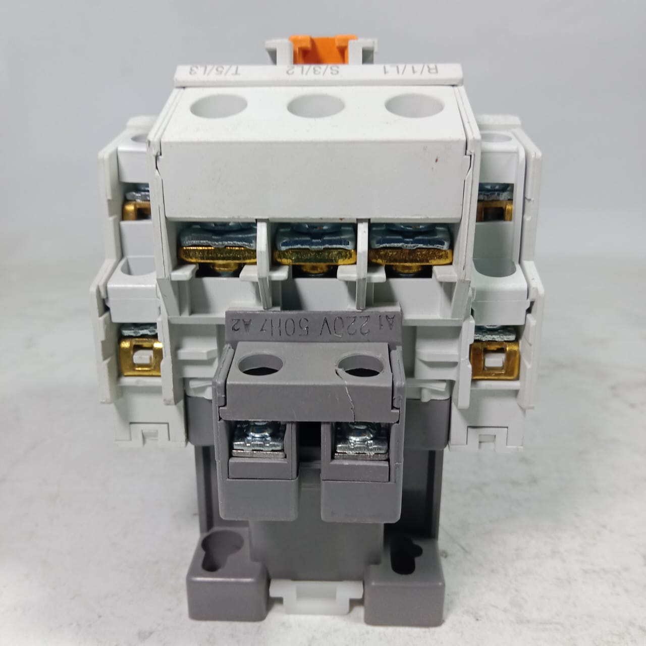 LS GMC-40 3-Pole MAGNETIC CONTACTOR in Pakistan thumbnail 3