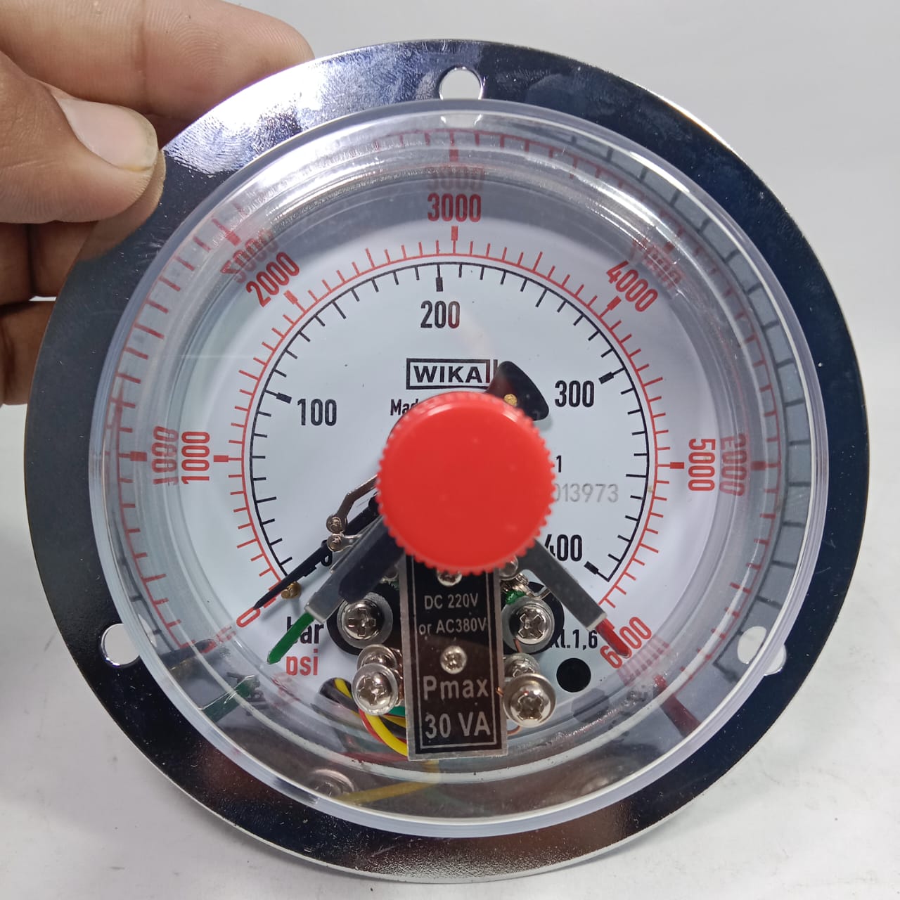 Shock-Resistant Electric Contact Pressure Gauge in Pakistan - 16 bar