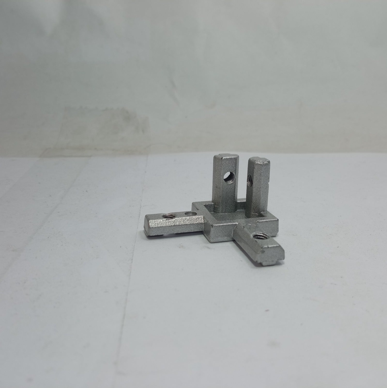 3-Way End Corner Bracket Connector in Pakistan - 30x30 thumbnail 2