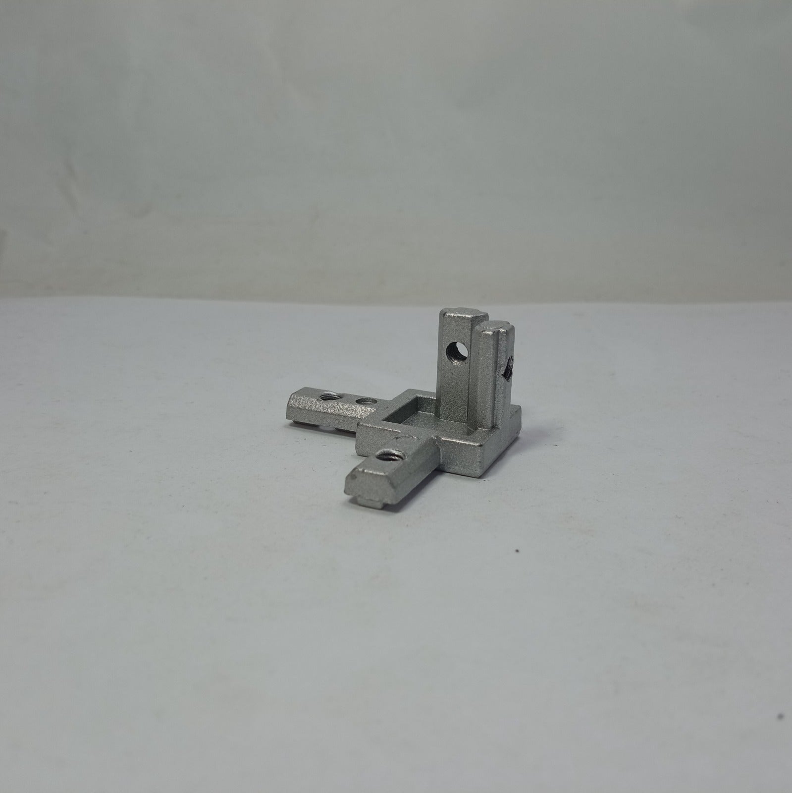 3-Way End Corner Bracket Connector in Pakistan - 30x30 thumbnail 3
