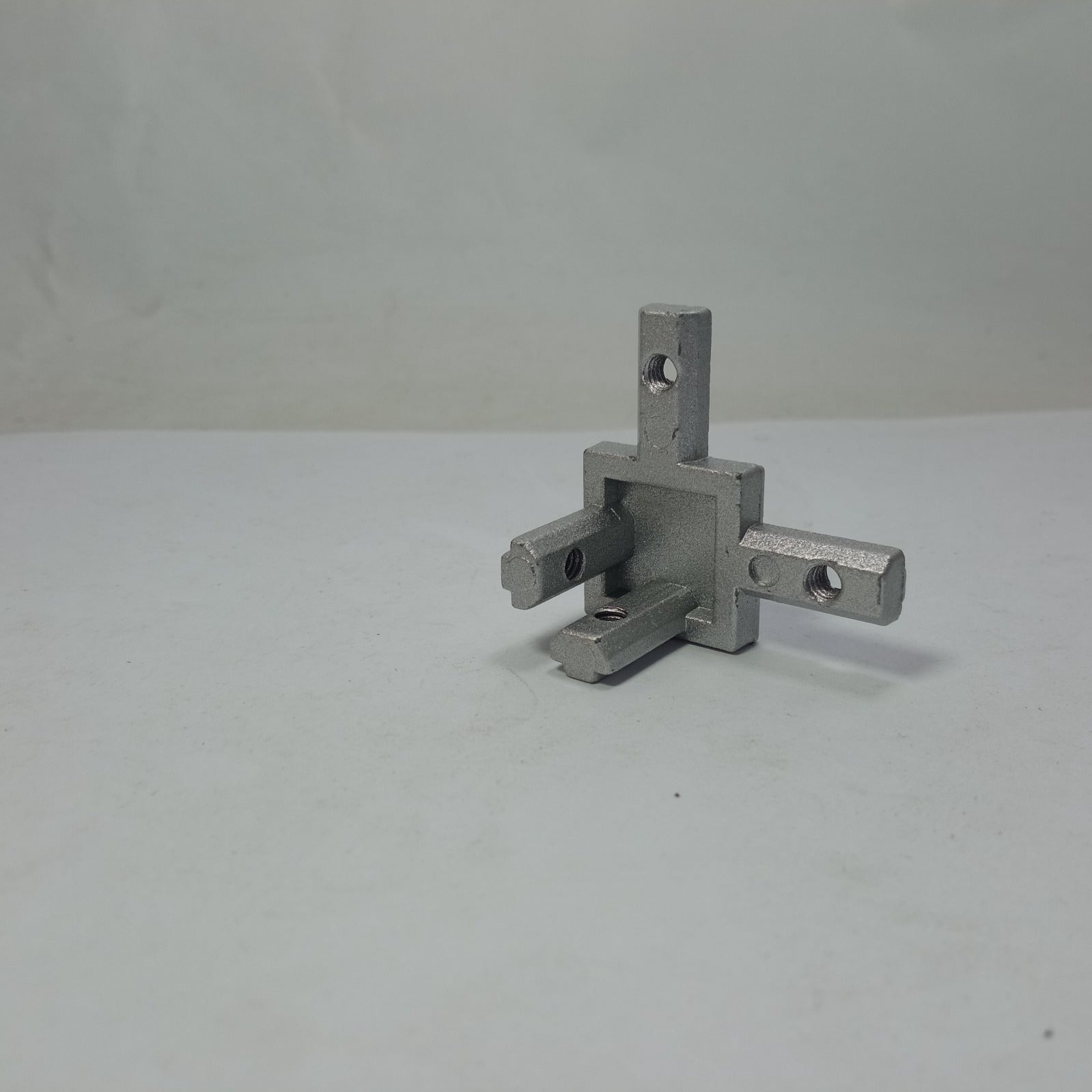 3-Way End Corner Bracket Connector in Pakistan - 30x30 thumbnail 5