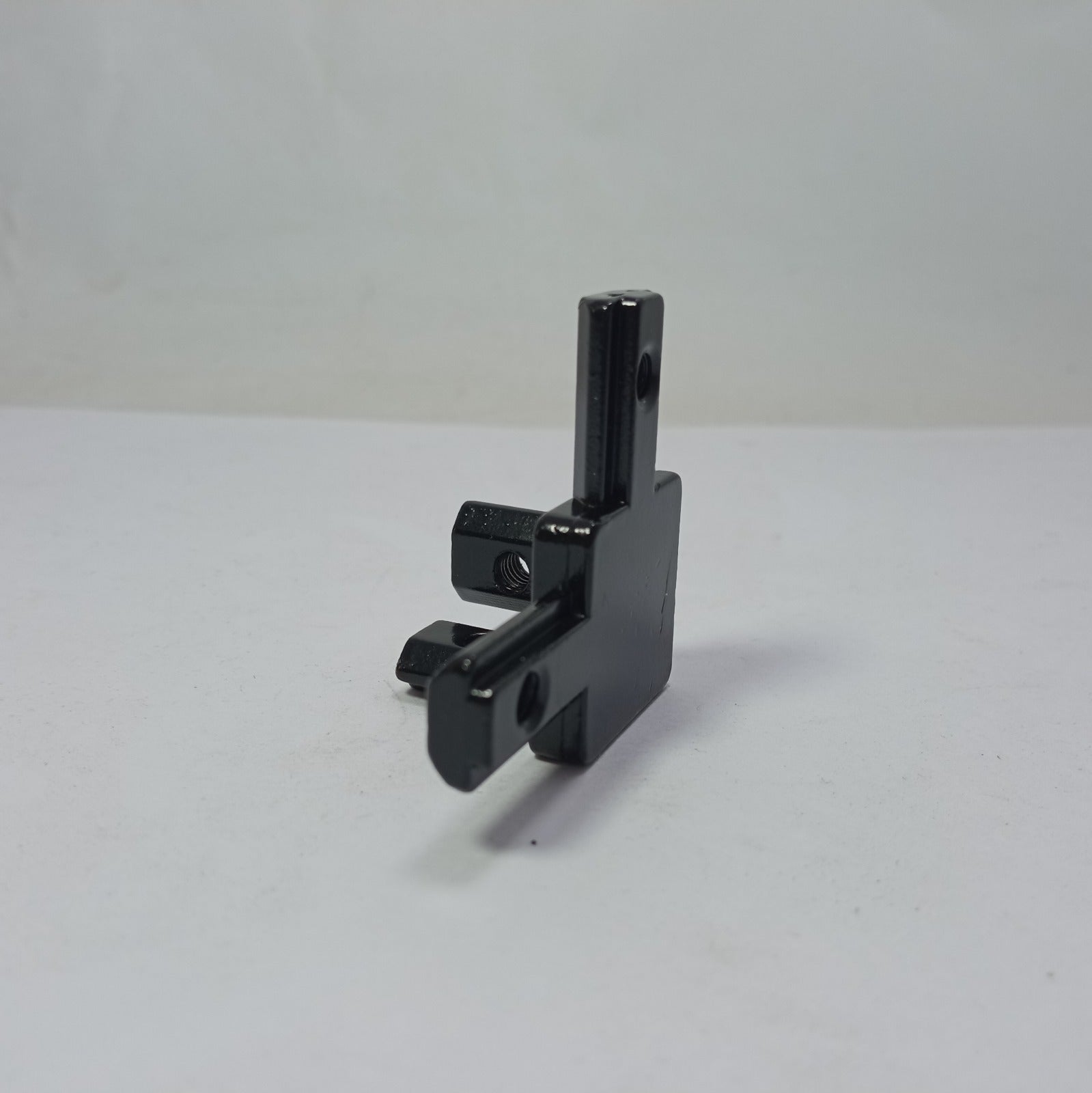 3-Way End Corner Bracket Connector in Pakistan - 30x30 thumbnail 6