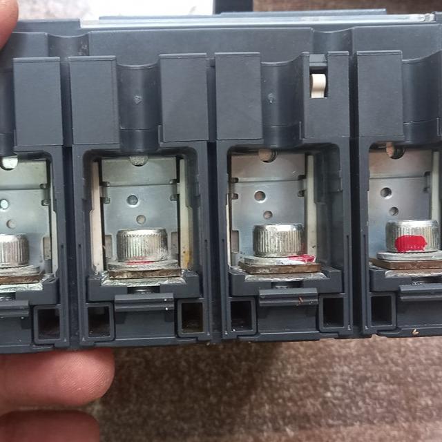Schneider NSX 250F 4pol 250A MCCB Circuit Breaker USED in Pakistan - 400A thumbnail 3