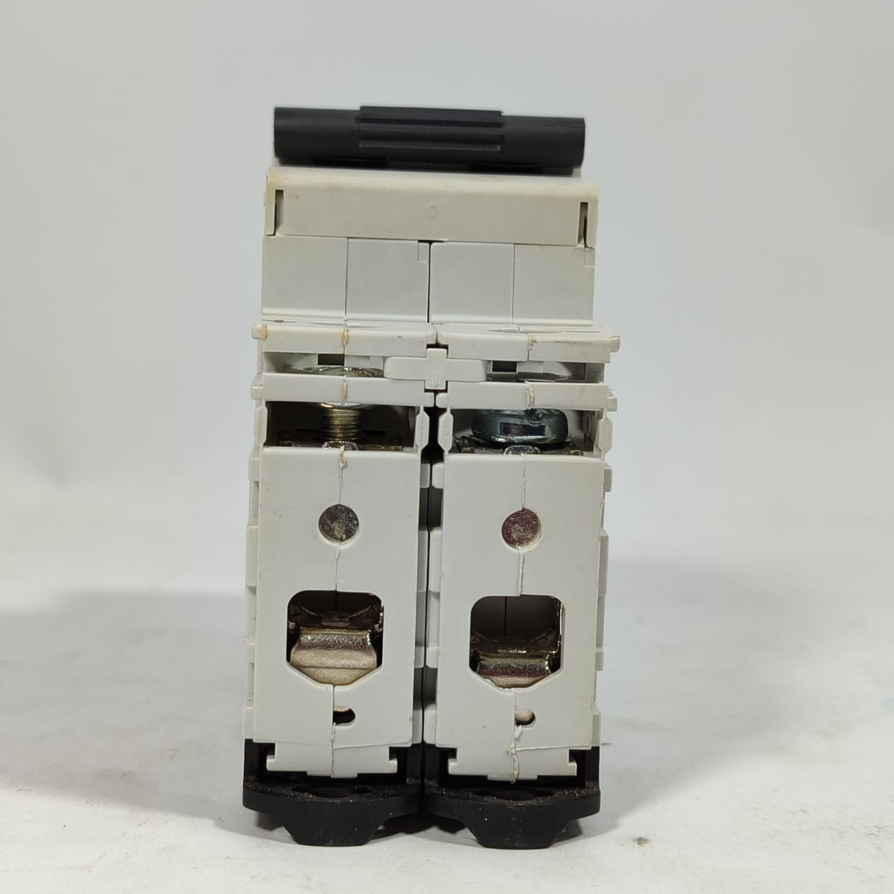 GE C50 EP102UC Miniature Circut Breaker in Pakistan thumbnail 6