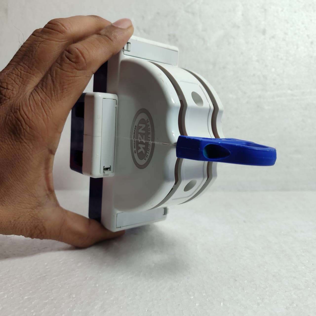 NZK 2 Pole 32A-225A Manual Change Over Knife Switch in Pakistan - 63A thumbnail 8