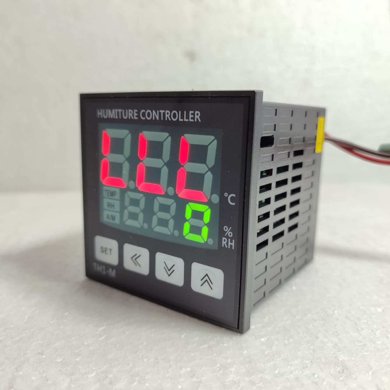 TH1-M RR-2 Digital Intelligent LED Temperature & Humidity Controller in Pakistan thumbnail 3
