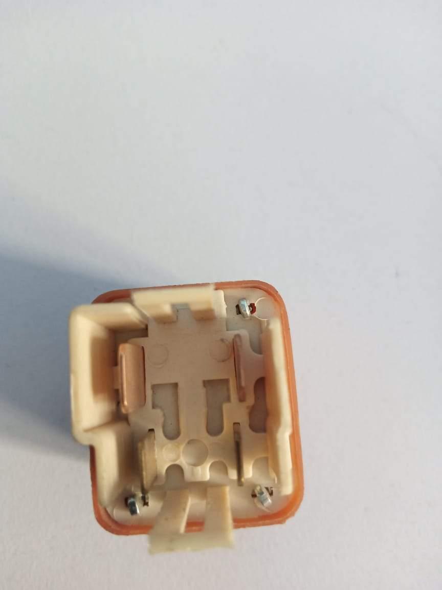 12V 4 Pins For Toyota COROLLA GS300 LS400 90987-02006 9098702006