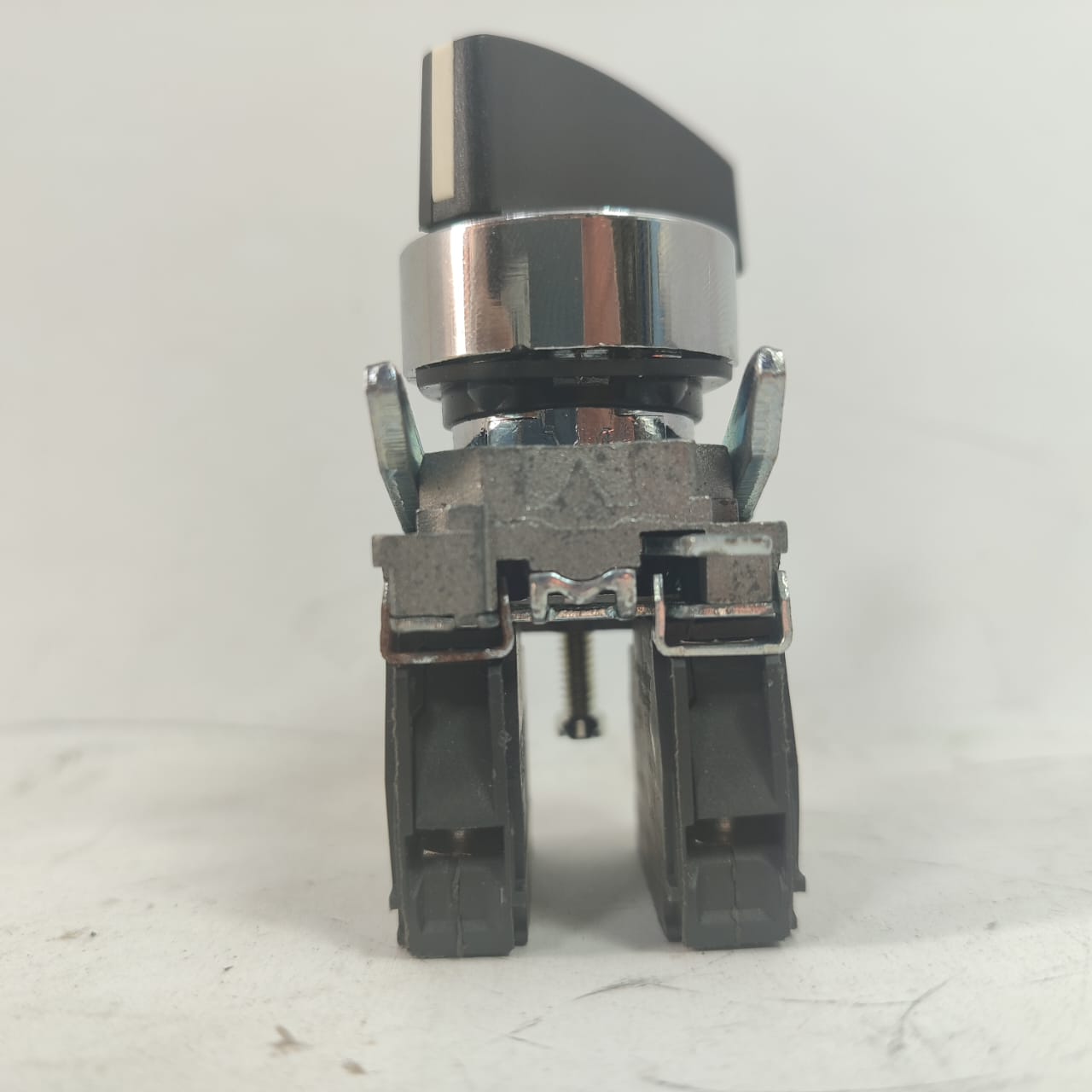 Schneider ZBE-101 Selector Switch in Pakistan thumbnail 2
