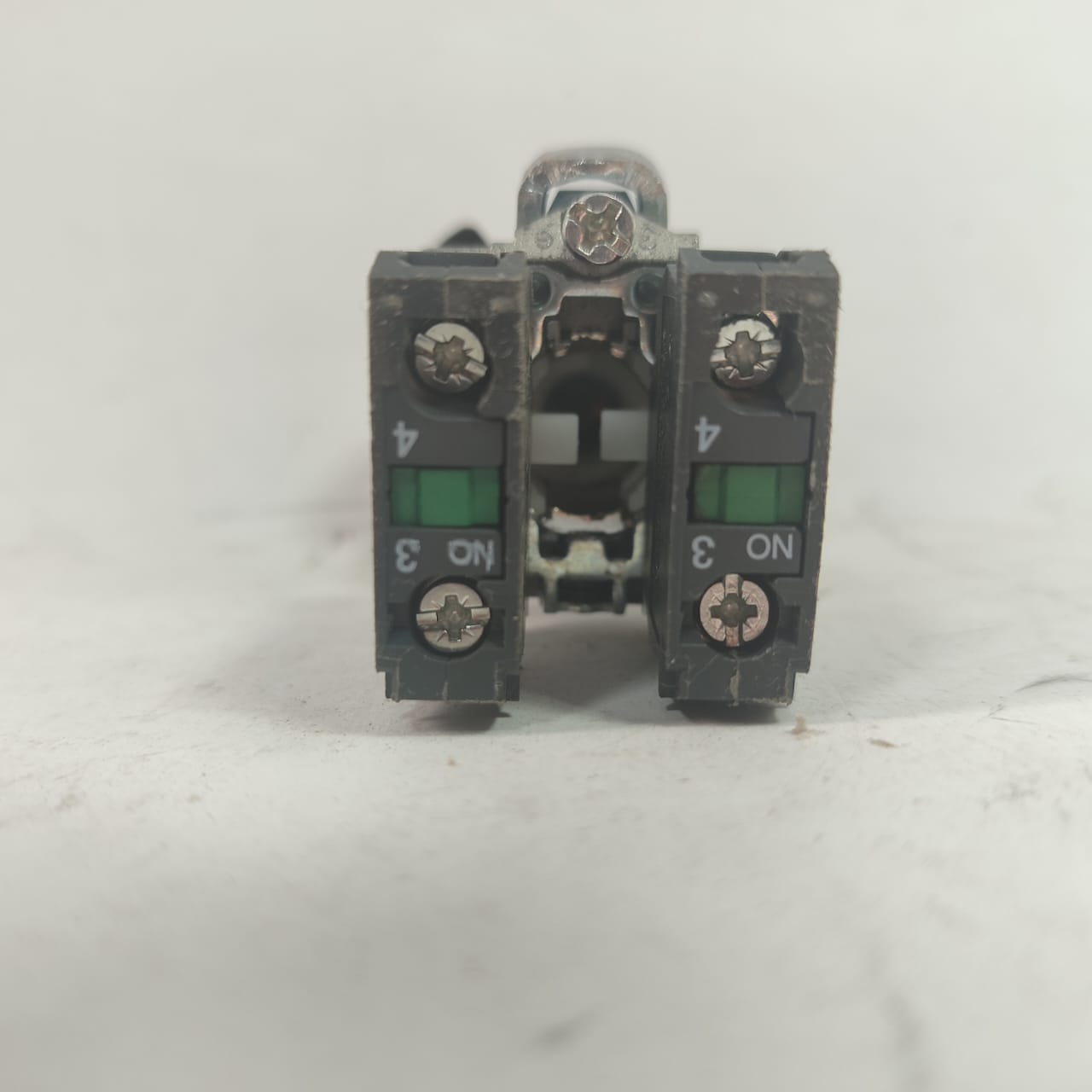 Schneider ZBE-101 Selector Switch in Pakistan thumbnail 4