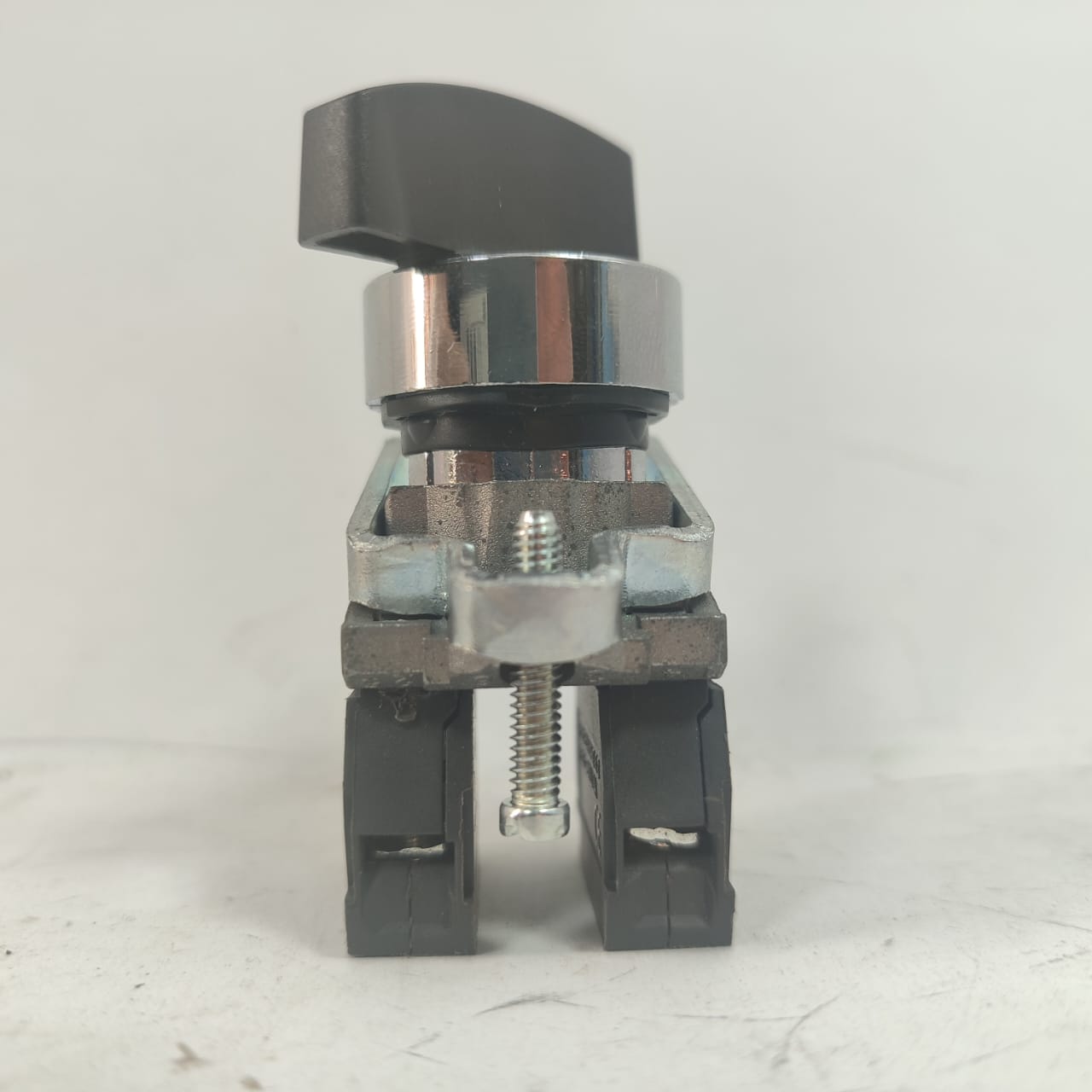 Schneider ZBE-101 Selector Switch in Pakistan thumbnail 6