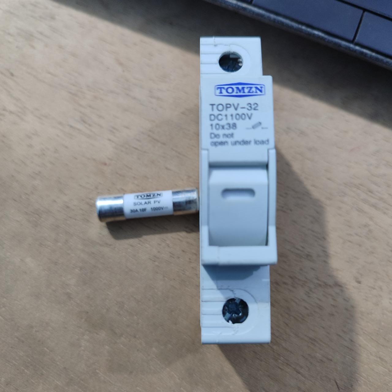 TOMZN TOPV-32X DC 1100V PV Fuses for Solar System Protection in Pakistan