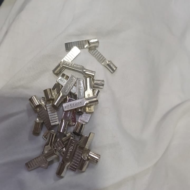 Non-Insulated flat Pin Lugs Breaker lugs  in Pakistan - 6mm thumbnail 2