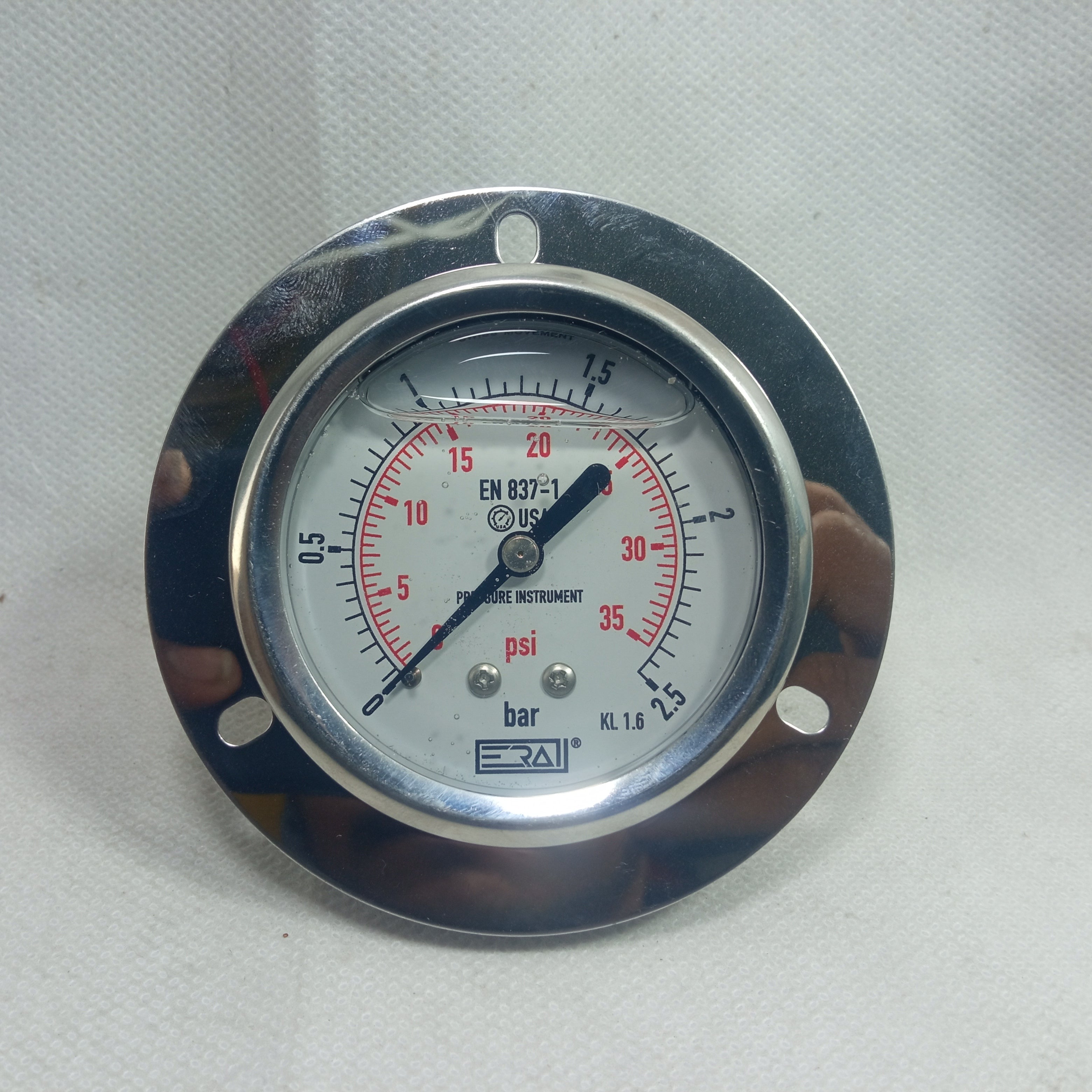 Pressure gauge in Pakistan