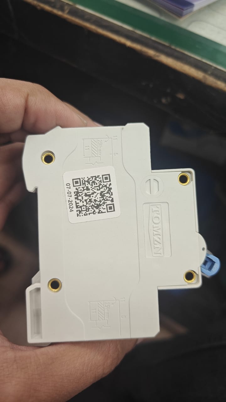 Tomzn 2P DC Circuit Breaker 1000Vdc TOB7Z-125 in Pakistan - 125A thumbnail 2