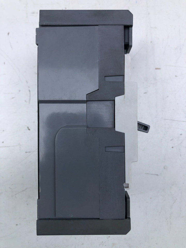 LS Low Voltage Circuit Breaker ABS 33b 3P in Pakistan thumbnail 2