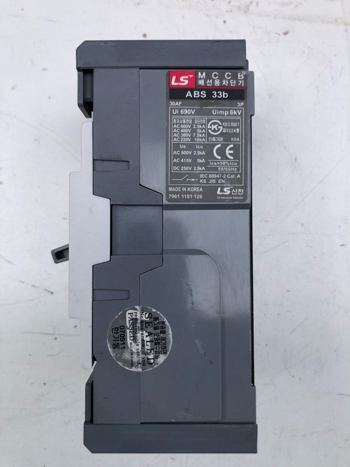 LS Low Voltage Circuit Breaker ABS 33b 3P in Pakistan thumbnail 4