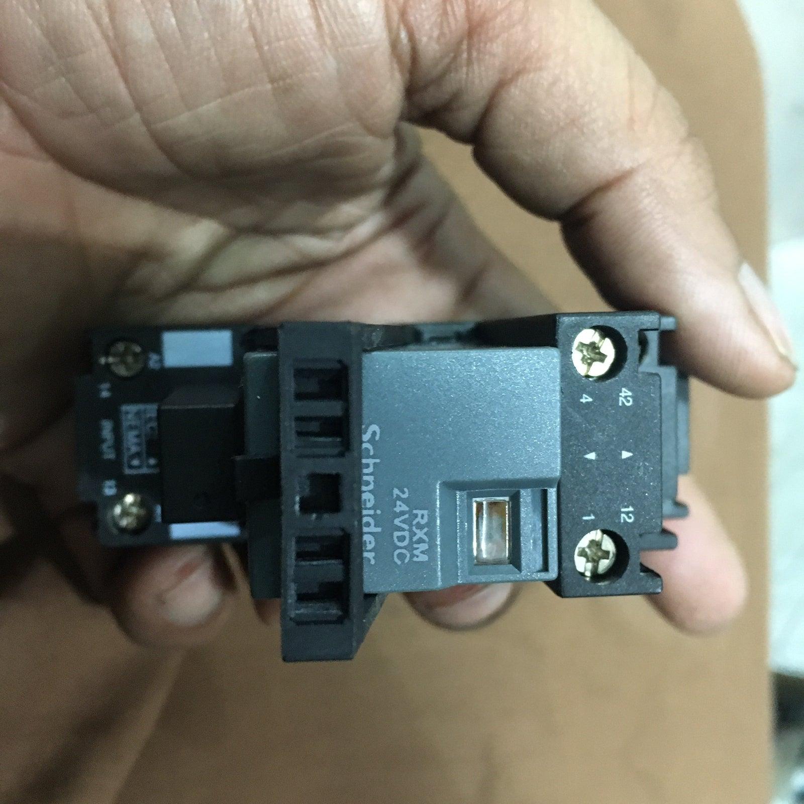 Schneider Electric RXZE2S108M Relay socket in Pakistan thumbnail 3