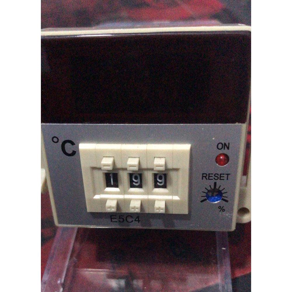 3-Digit LED Digital Temperature Controller E5C4 in Pakistan thumbnail 6