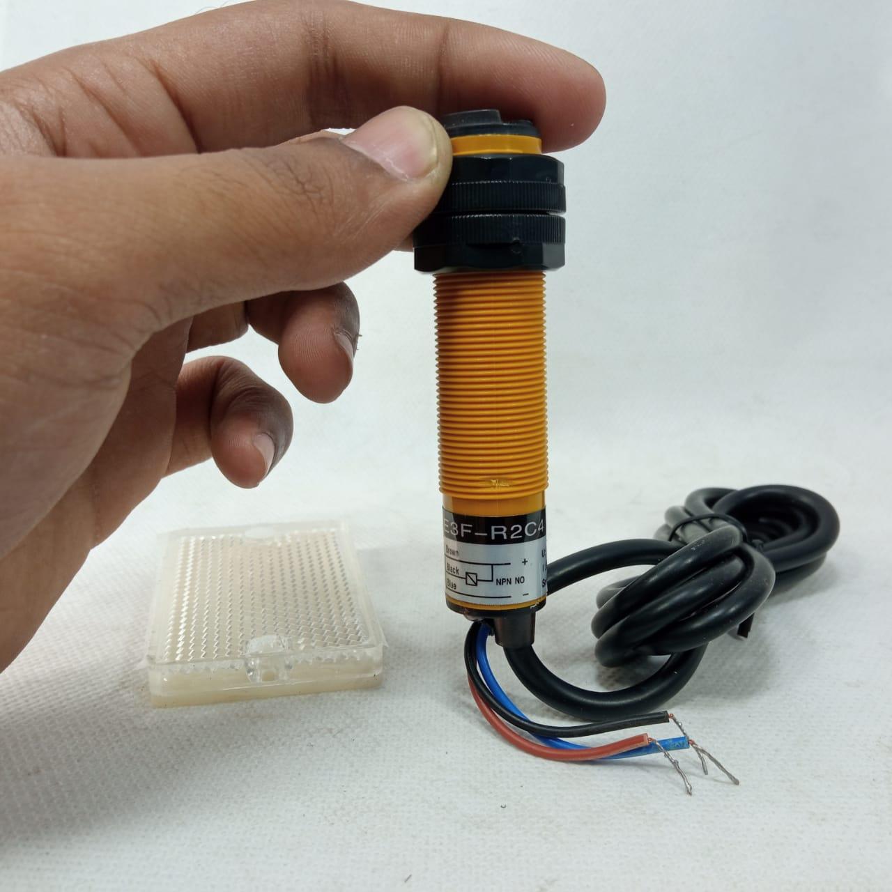 Omron E3F-R2C4 Photoelectric Switch in Pakistan thumbnail 2
