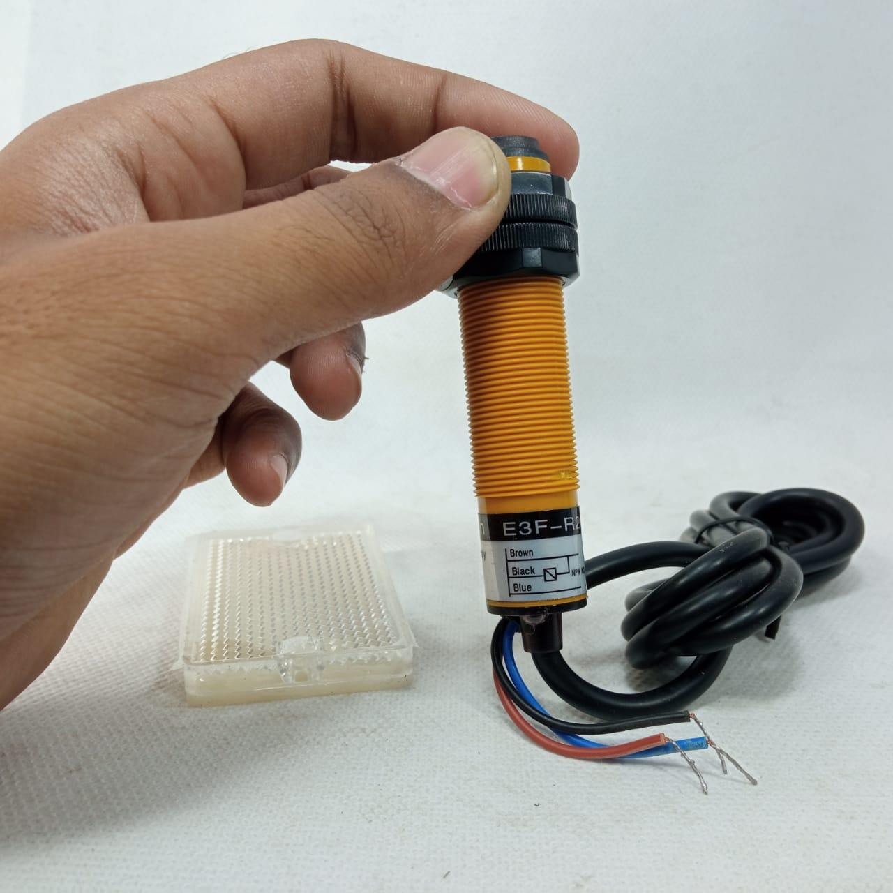 Omron E3F-R2C4 Photoelectric Switch in Pakistan thumbnail 3