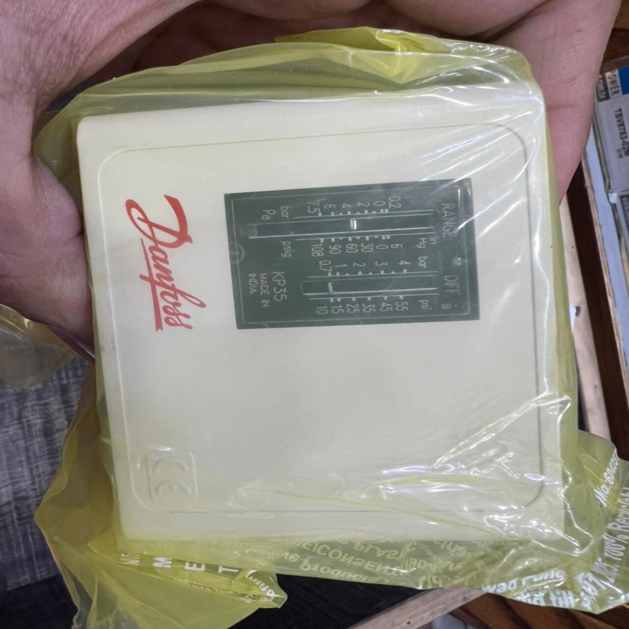 Danfoss Pressure Switch KP35 Original in Pakistan thumbnail 2