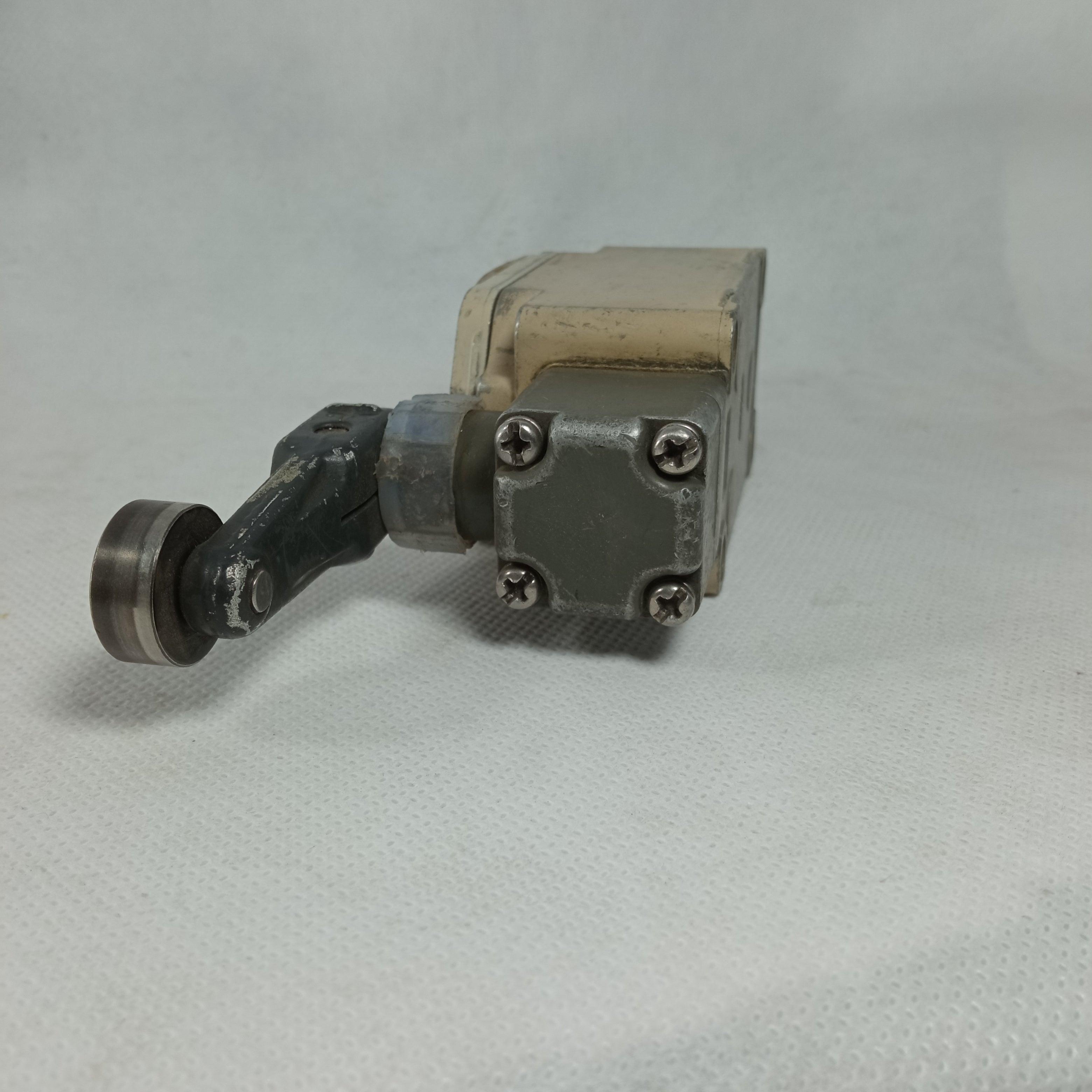 Omron WLG2-LDS Limit Switch Lotted in Pakistan thumbnail 4