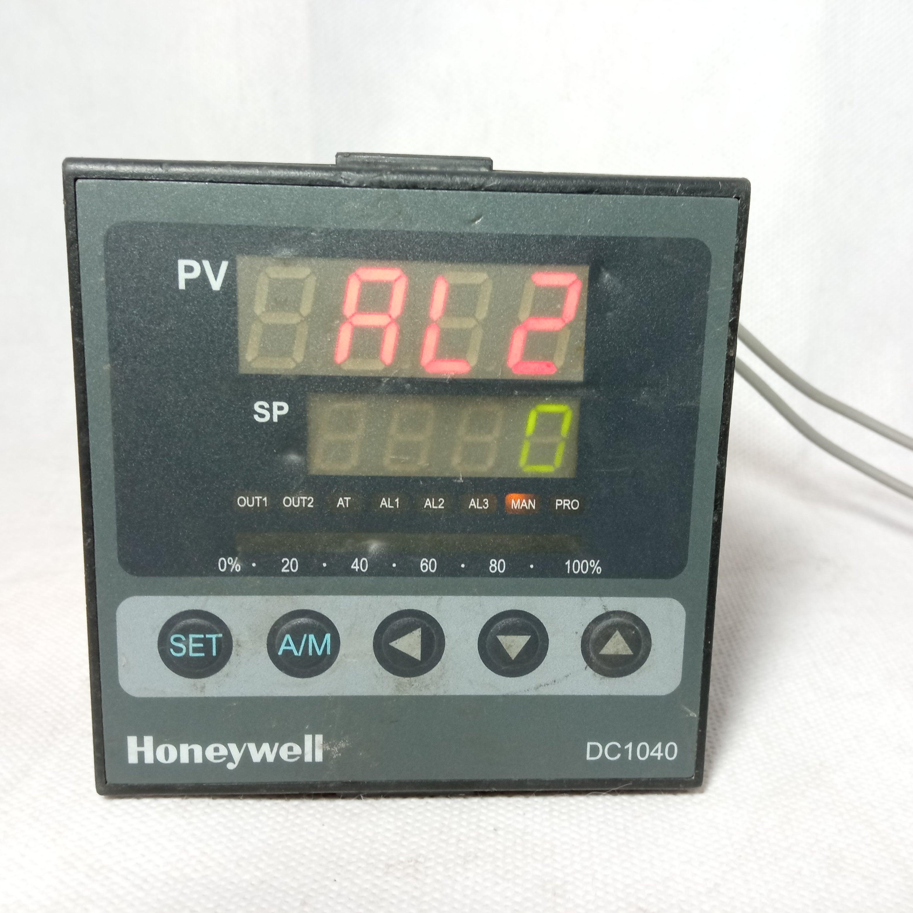 Honeywell DC1040 PID Controller Temperature Controller Lotted in Pakistan
