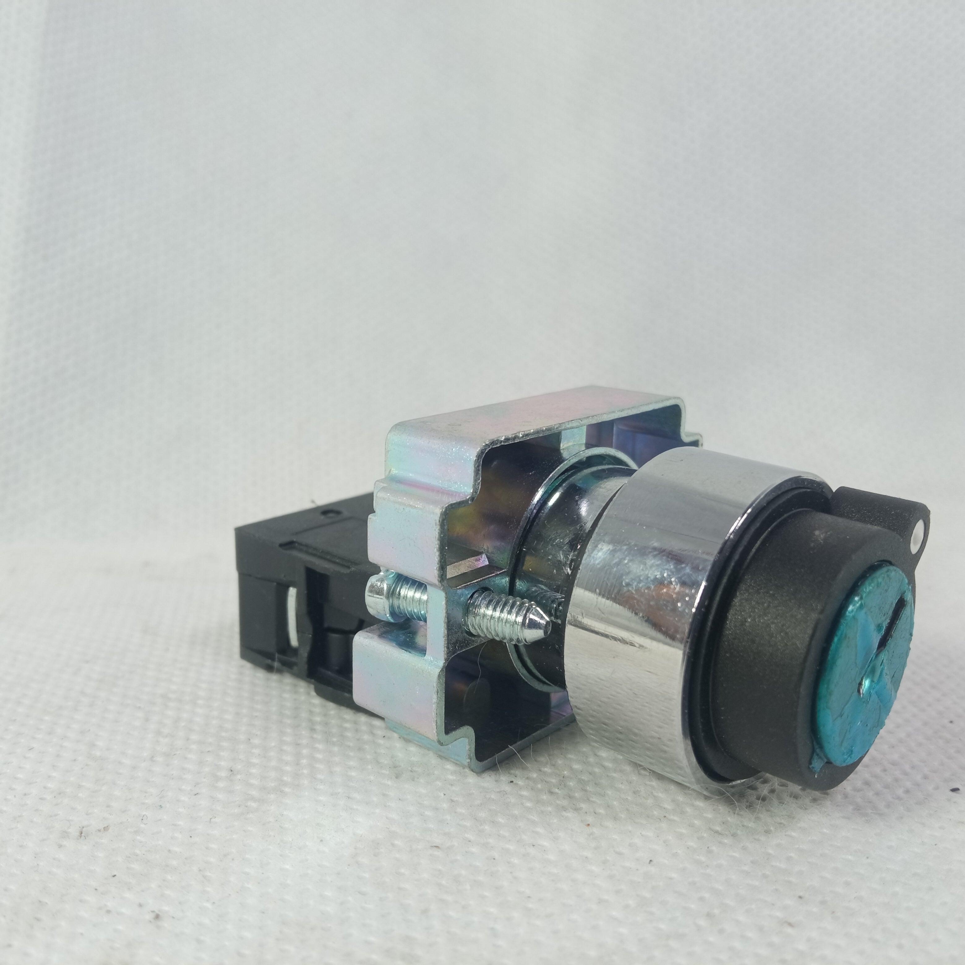 XB2-BG21 2 Position Selector Key Switch 1 no 22mm in Pakistan thumbnail 3