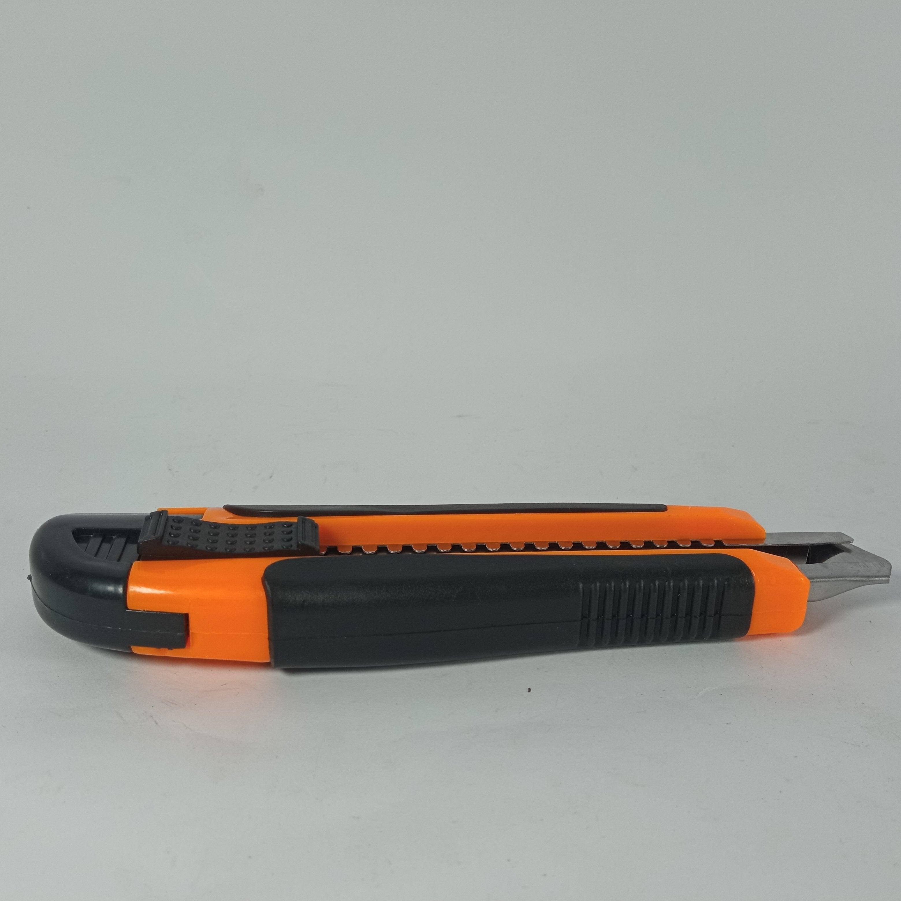 Toolmak LC-500 Auto-Lock Utility Knife with Three 3 and 4 in Pakistan thumbnail 2