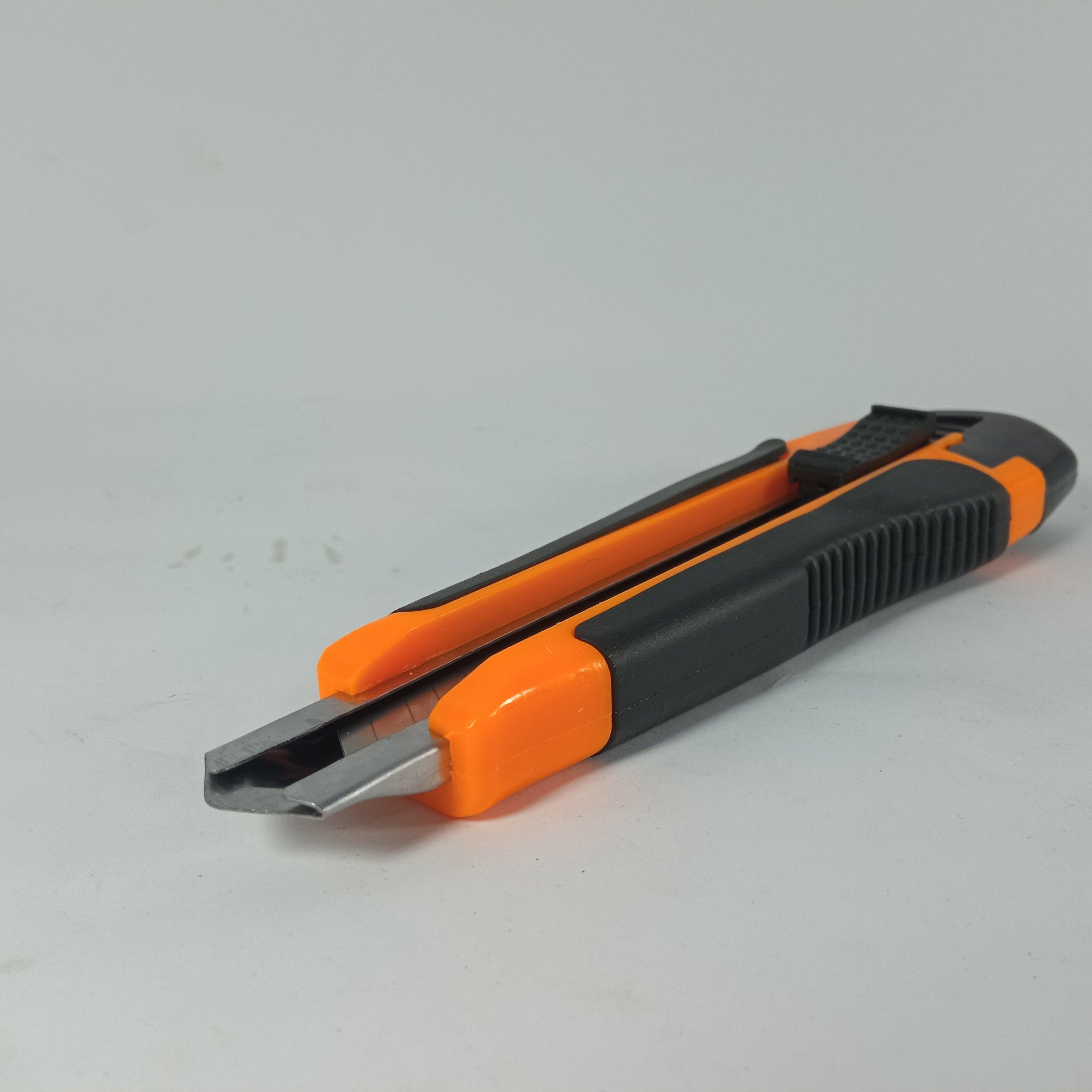 Toolmak LC-500 Auto-Lock Utility Knife with Three 3 and 4 in Pakistan thumbnail 4