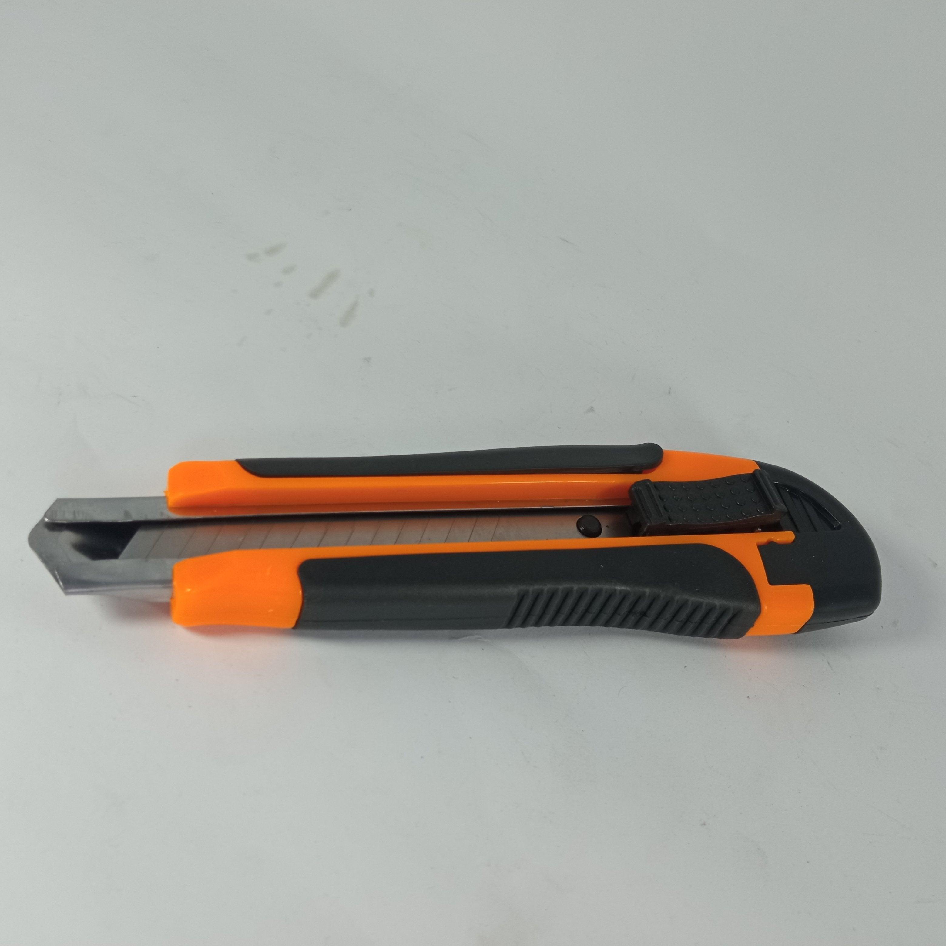 Toolmak LC-500 Auto-Lock Utility Knife with Three 3 and 4 in Pakistan thumbnail 5