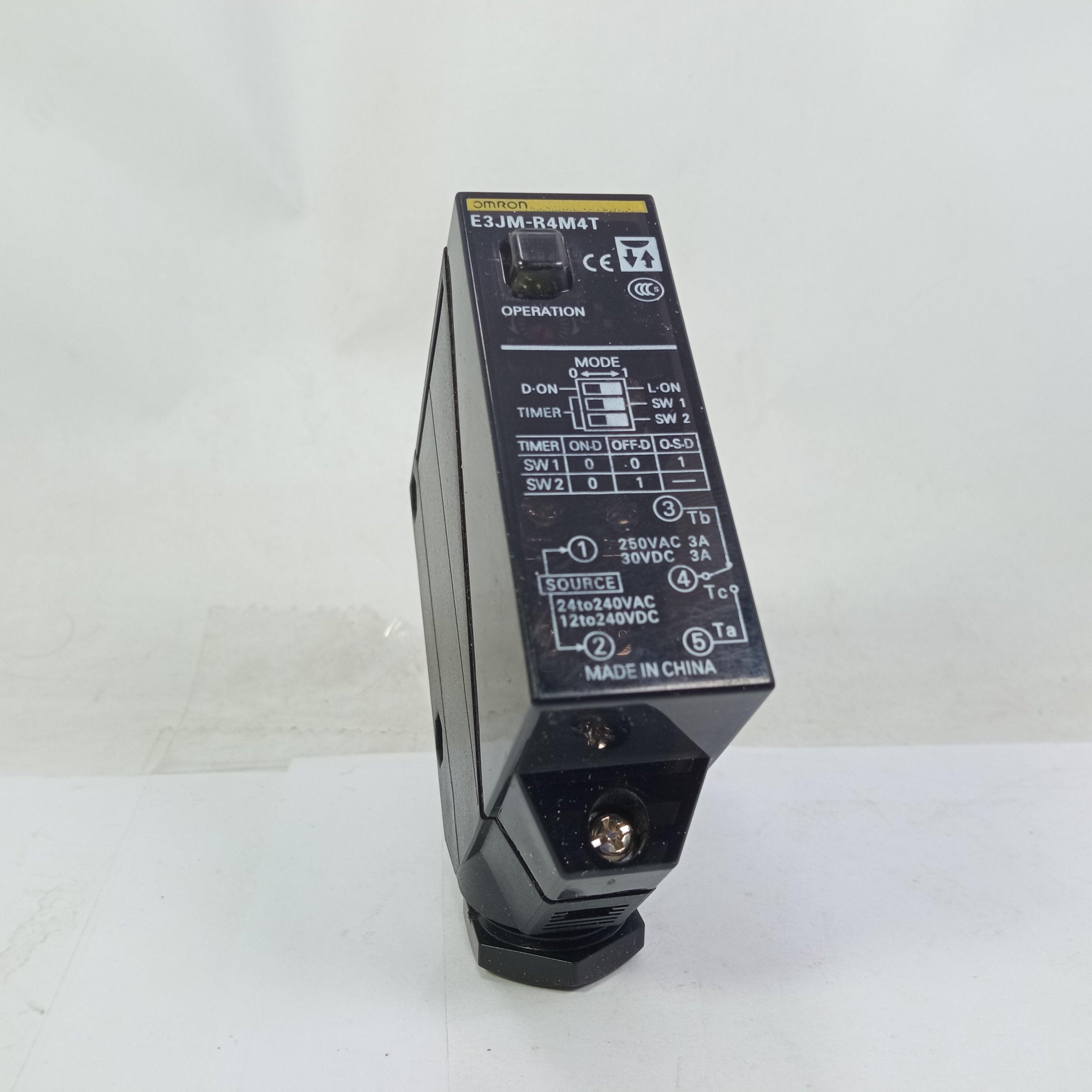 Omron E3JM-R4M4T Photoelectric Type Retro-Reflective Sensor thumbnail 2